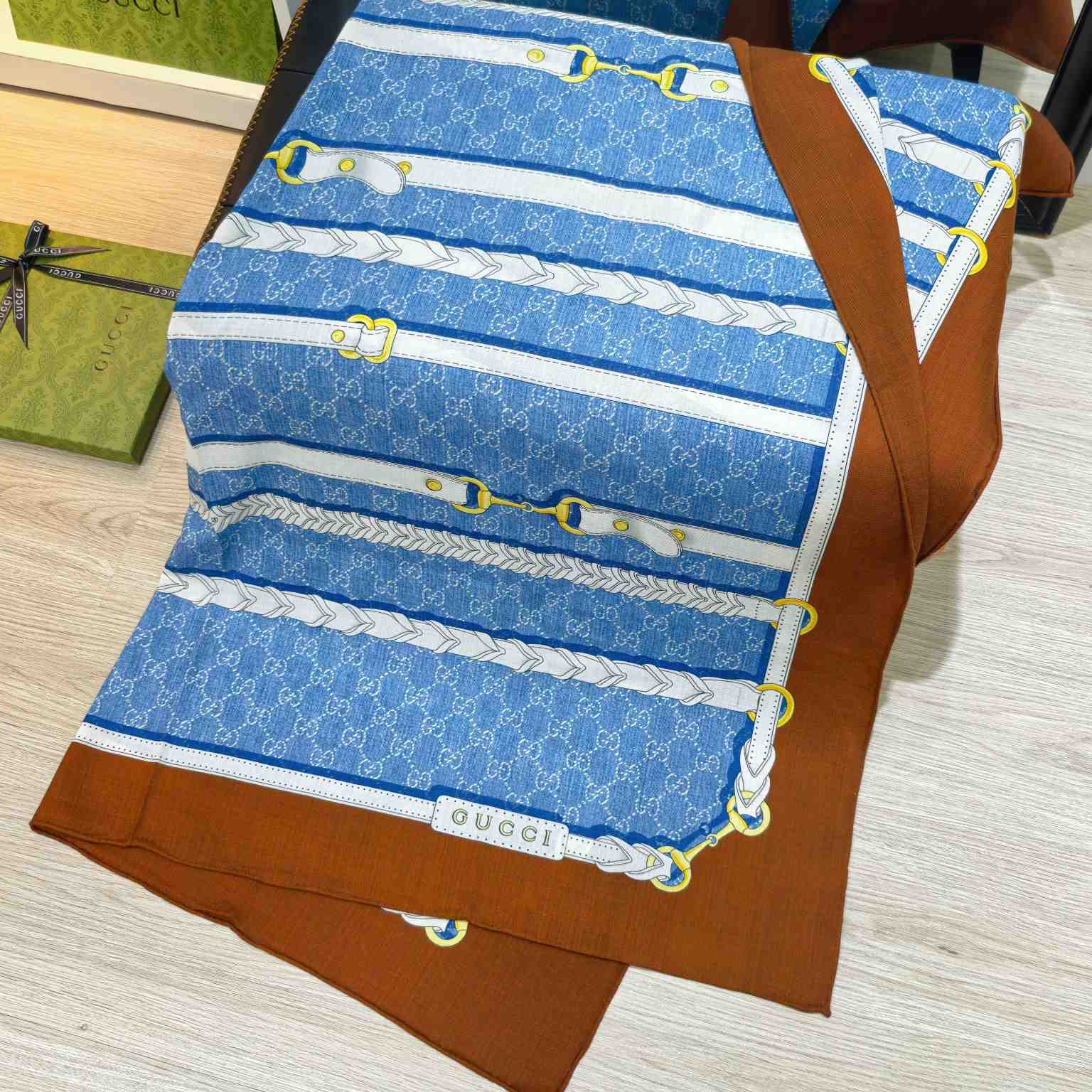 Gucci Printed Silk Twill Carré - DesignerGu