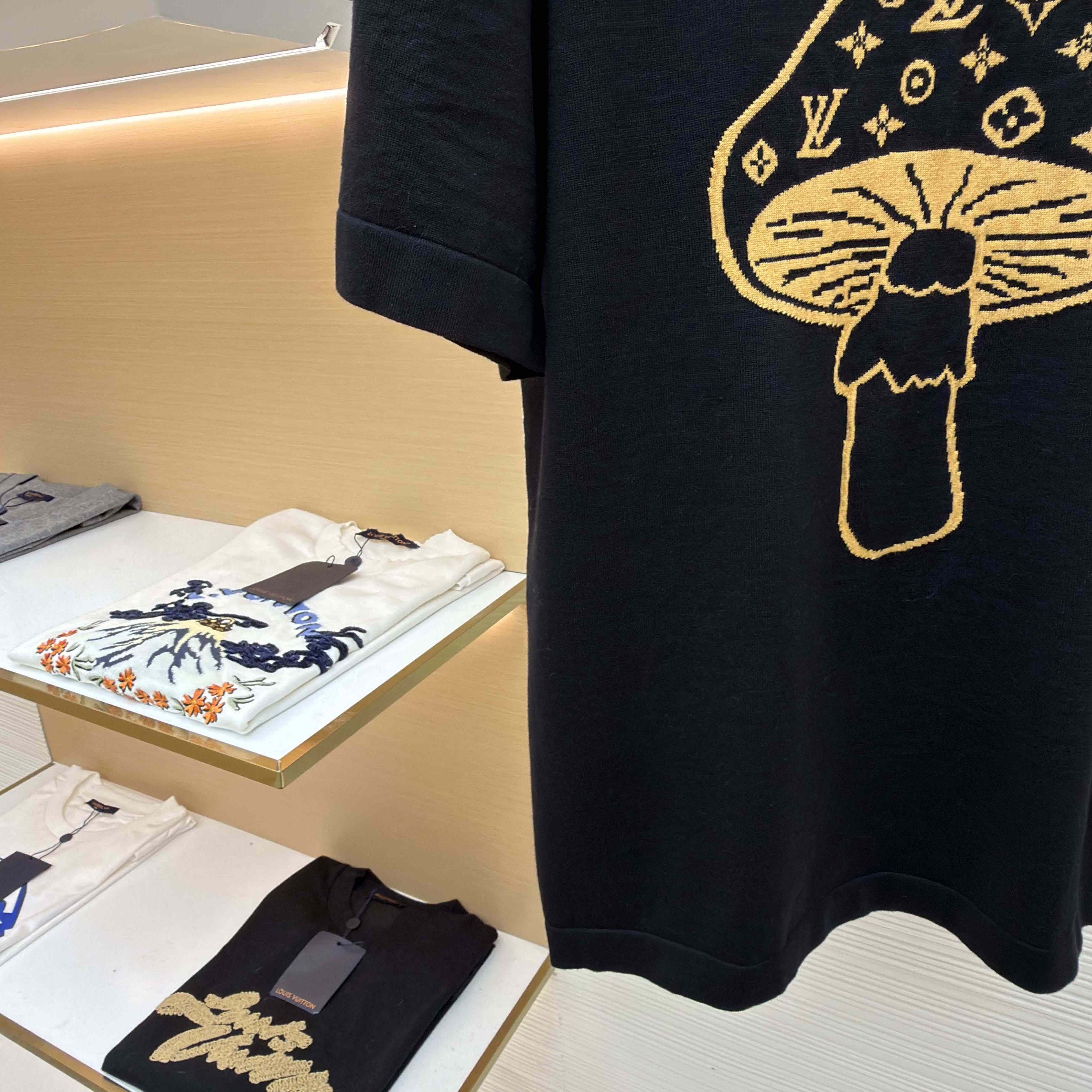 Louis Vuitton Short-Sleeved Intarsia Crewneck   1AJBUZ - DesignerGu