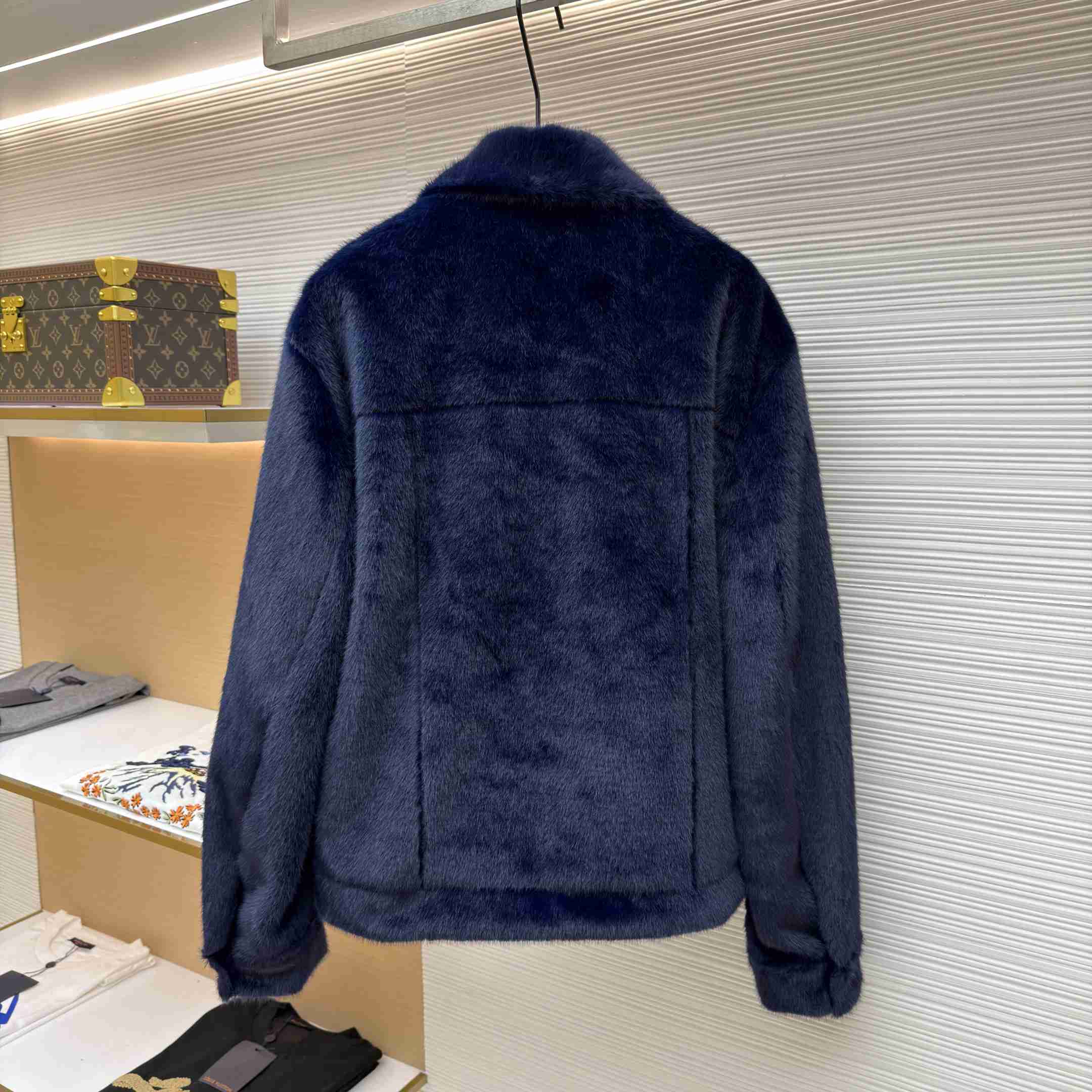 Louis Vuitton Mink Denim Trucker Jacket   1AILX0 - DesignerGu