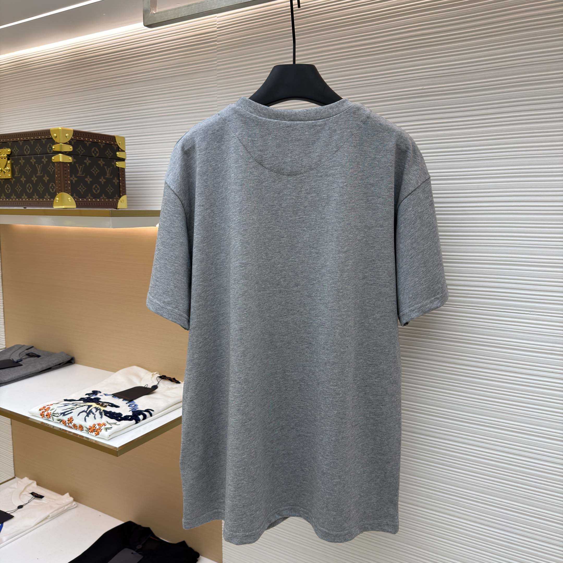 Louis Vuitton Signature Patches T-Shirt   1AJCES - DesignerGu