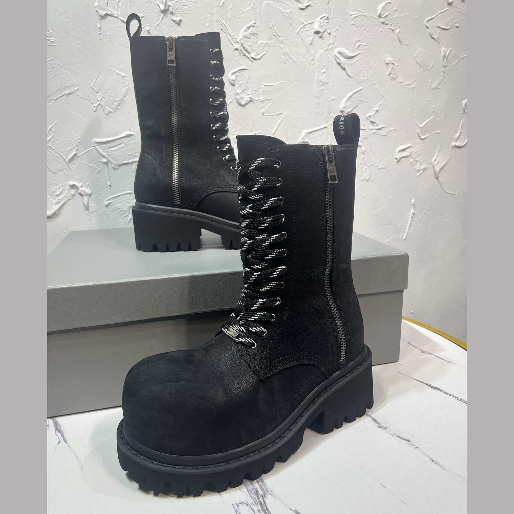 Balenciaga Stomper Zipped Bootie In Black - DesignerGu