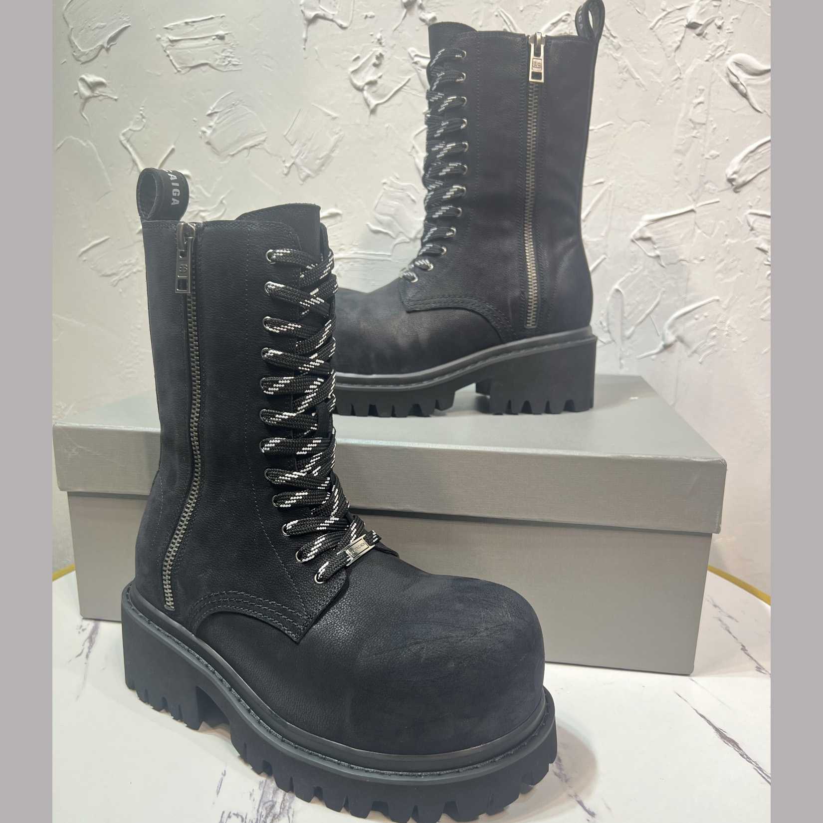 Balenciaga Stomper Zipped Bootie In Black - DesignerGu