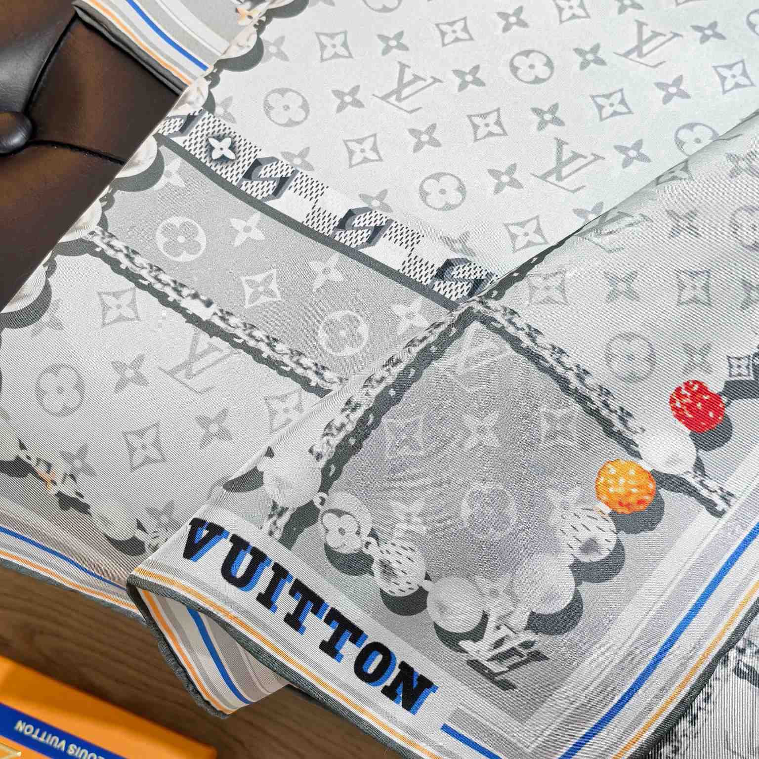 Louis Vuitton Dandy Monogram Silk Square   M94847 - DesignerGu