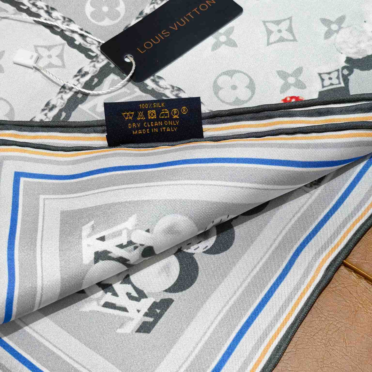 Louis Vuitton Dandy Monogram Silk Square   M94847 - DesignerGu