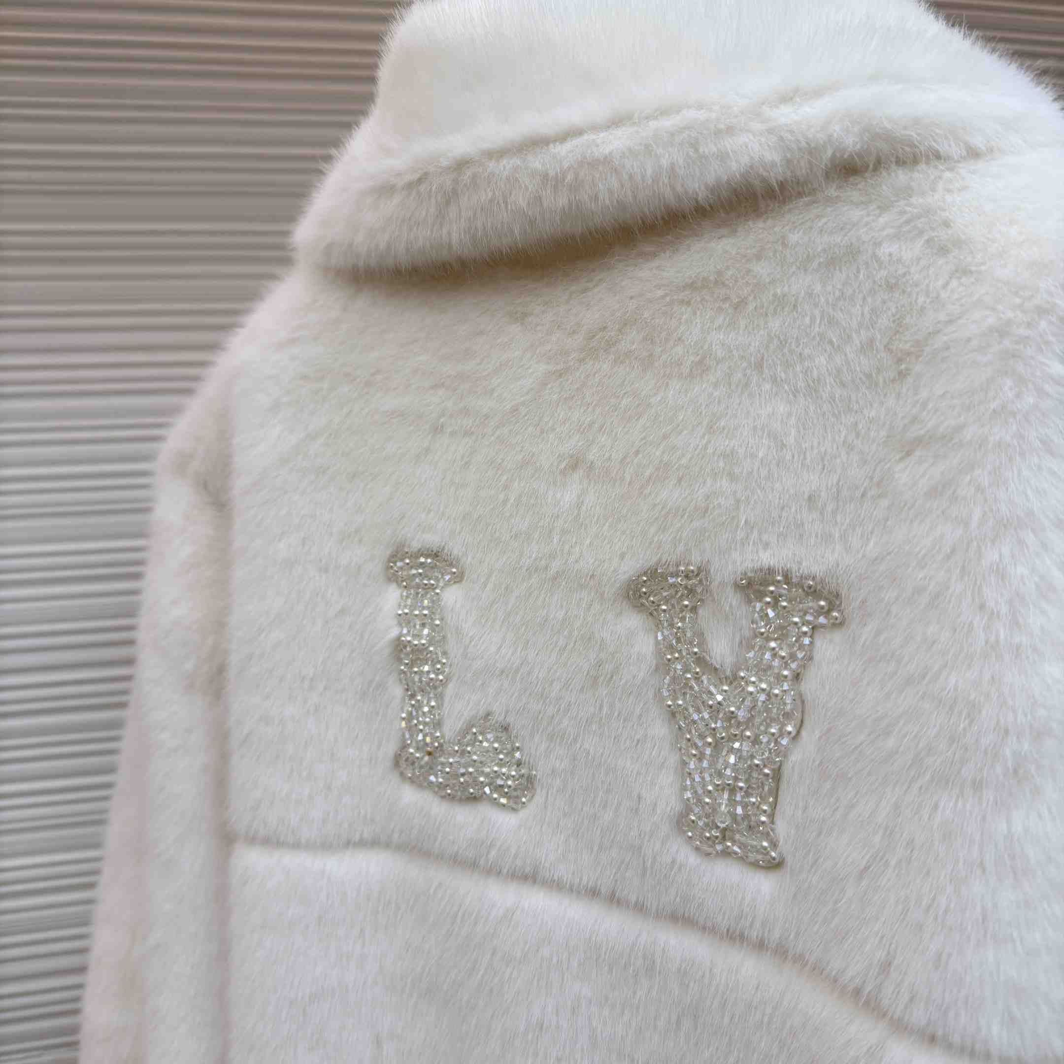 Louis Vuitton Mink Trucker Jacket   1AFXB6 - DesignerGu