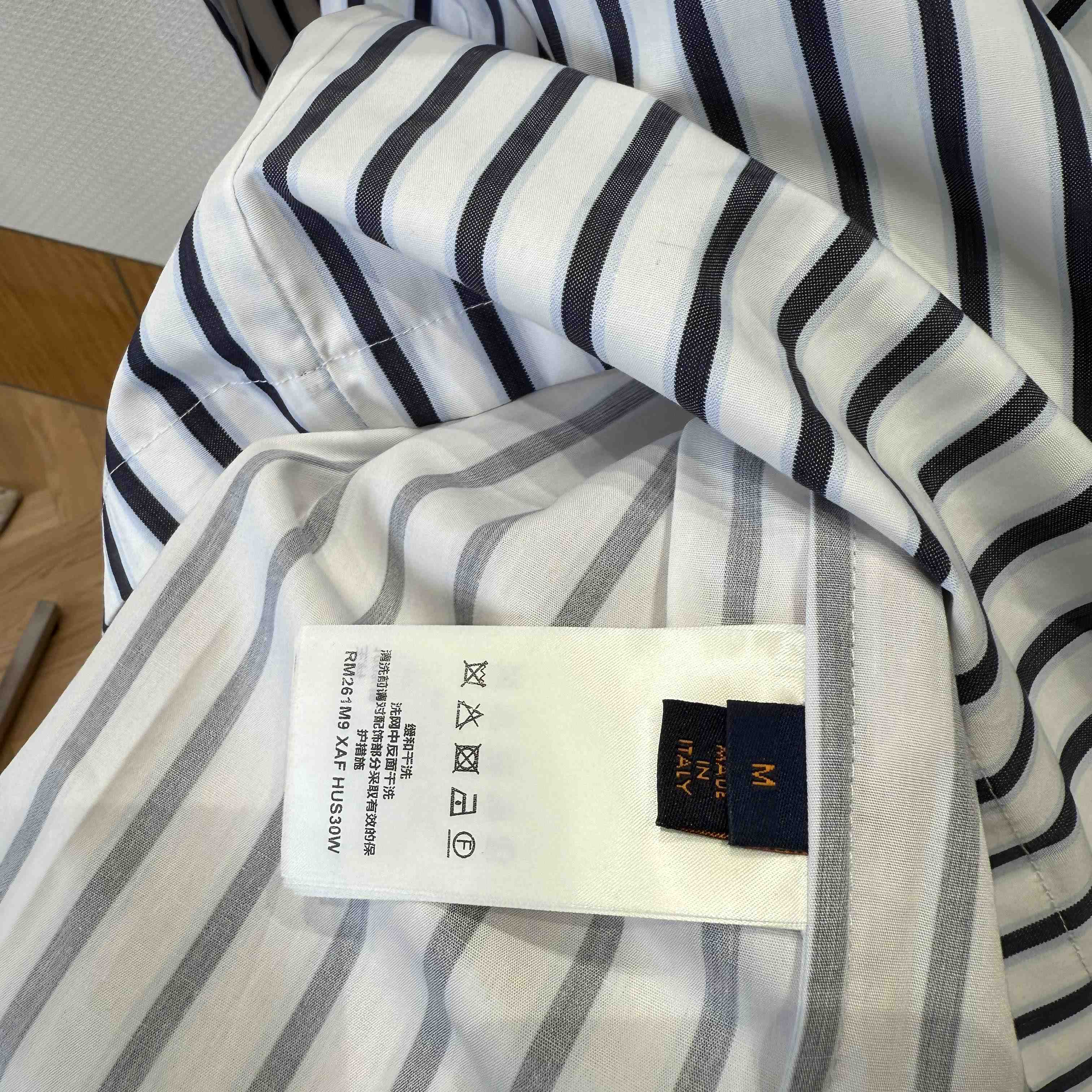 Louis Vuitton Long-Sleeved Zip-Up Shirt    1AIKA2 - DesignerGu