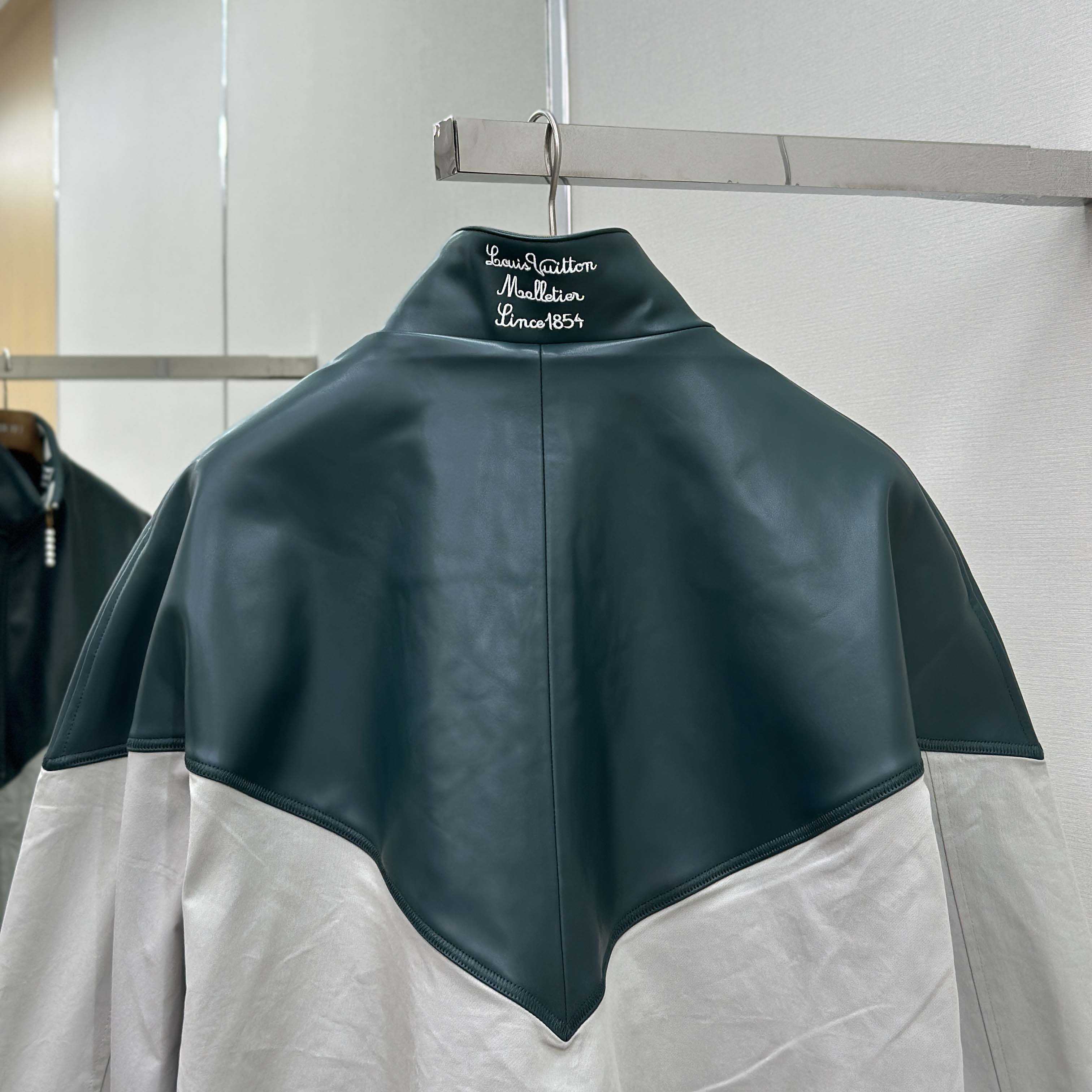 Louis Vuitton Graphic Leather Mix Tracktop   1AIJX2 - DesignerGu