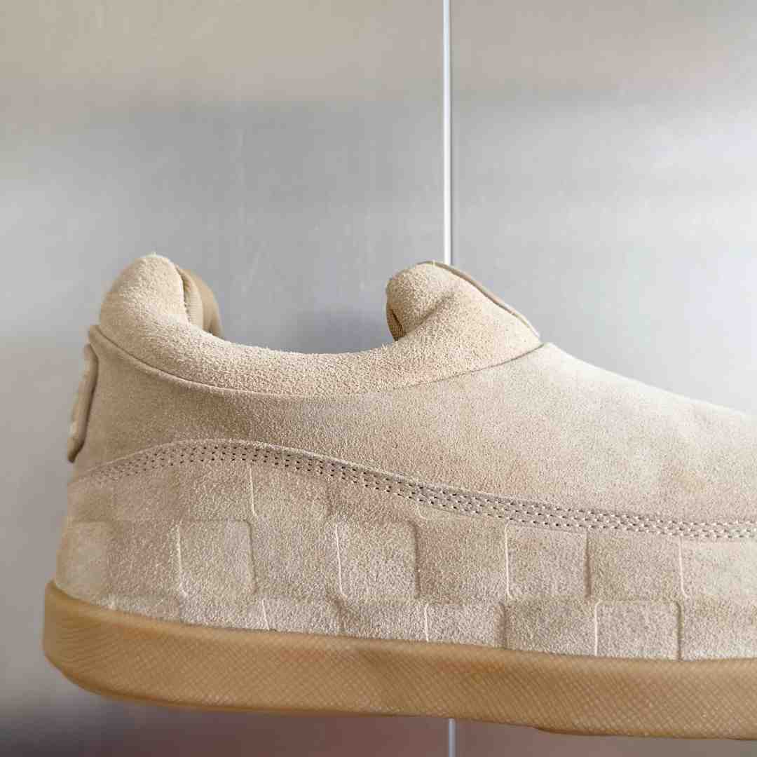 Louis Vuitton LV Yeti Slip On    - DesignerGu