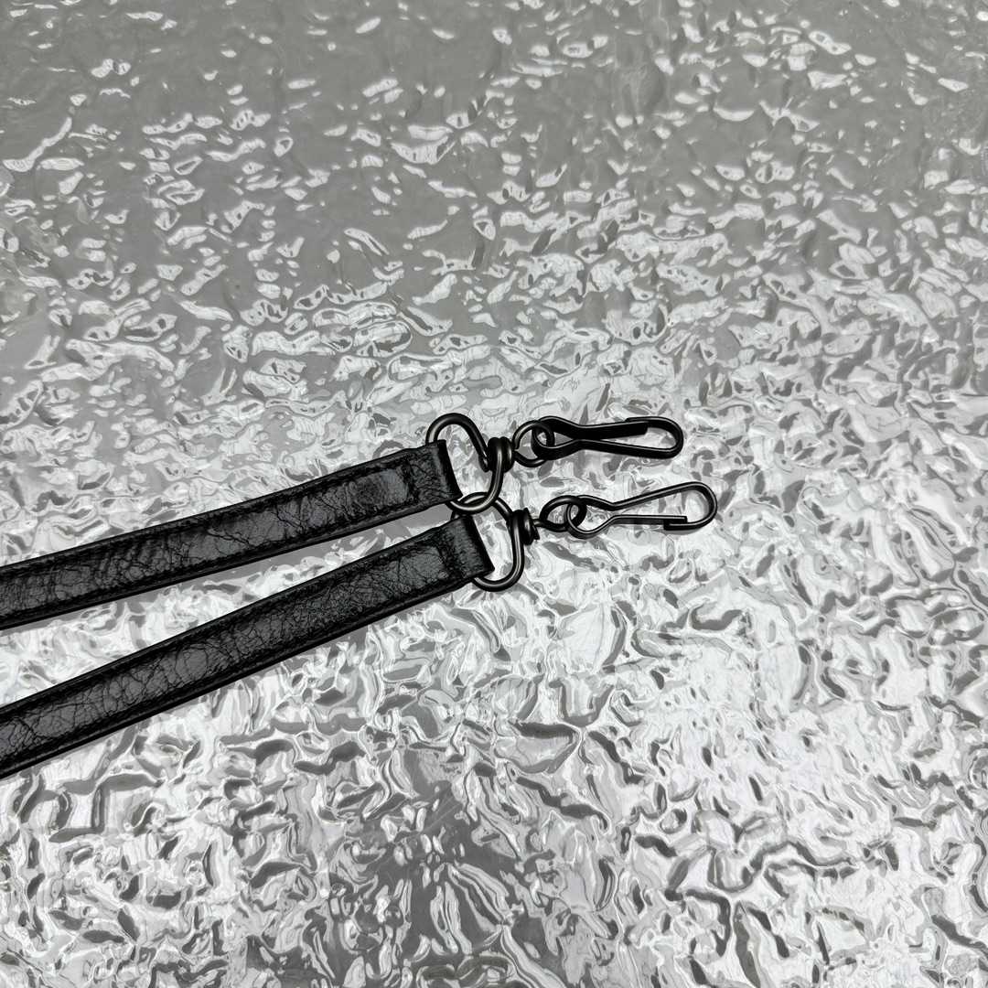 Balenciaga Le City Hobo Bag Medium In Black - DesignerGu