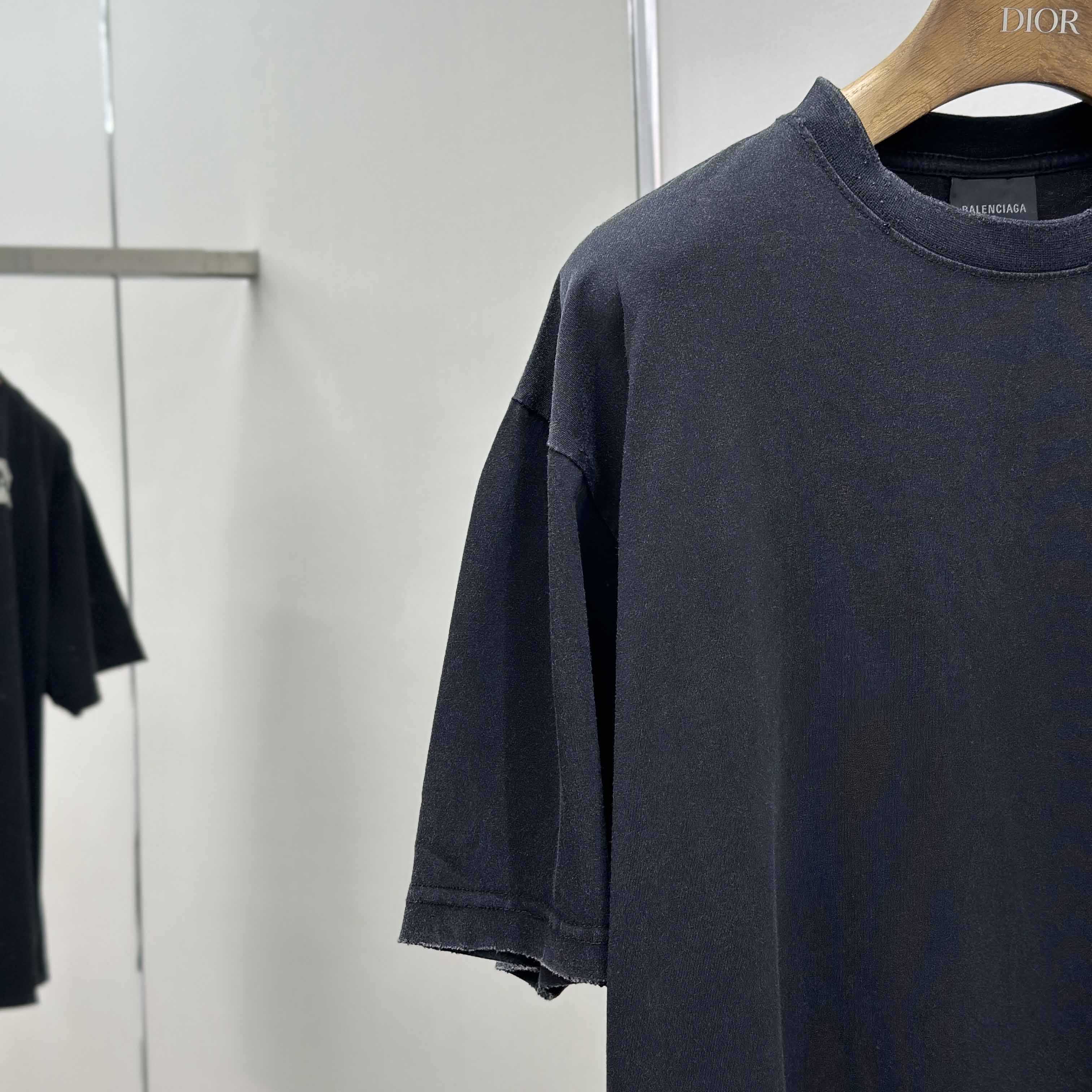 Balenciaga T-Shirt Medium Fit  - DesignerGu