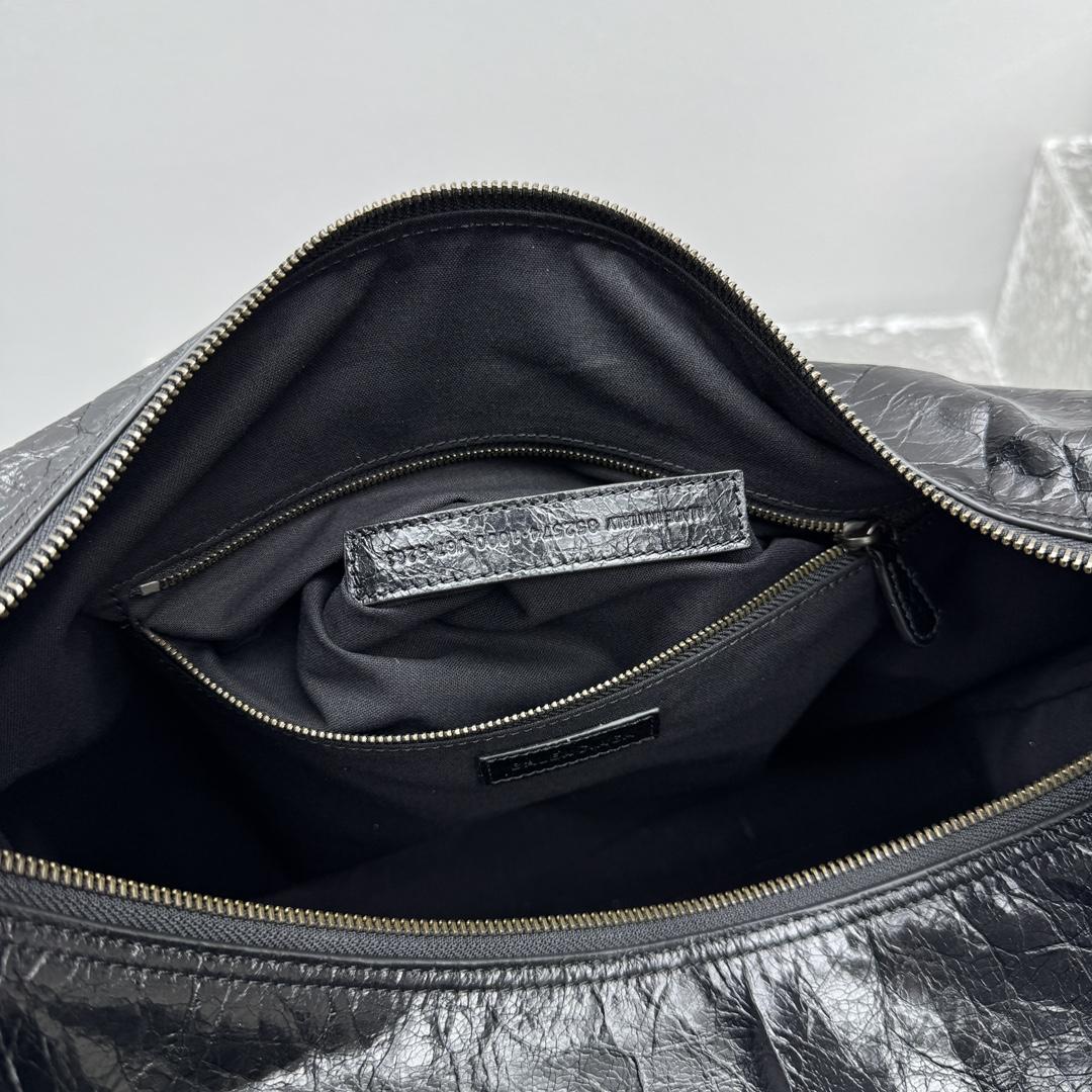 Balenciaga Le City Hobo Bag Medium In Black - DesignerGu