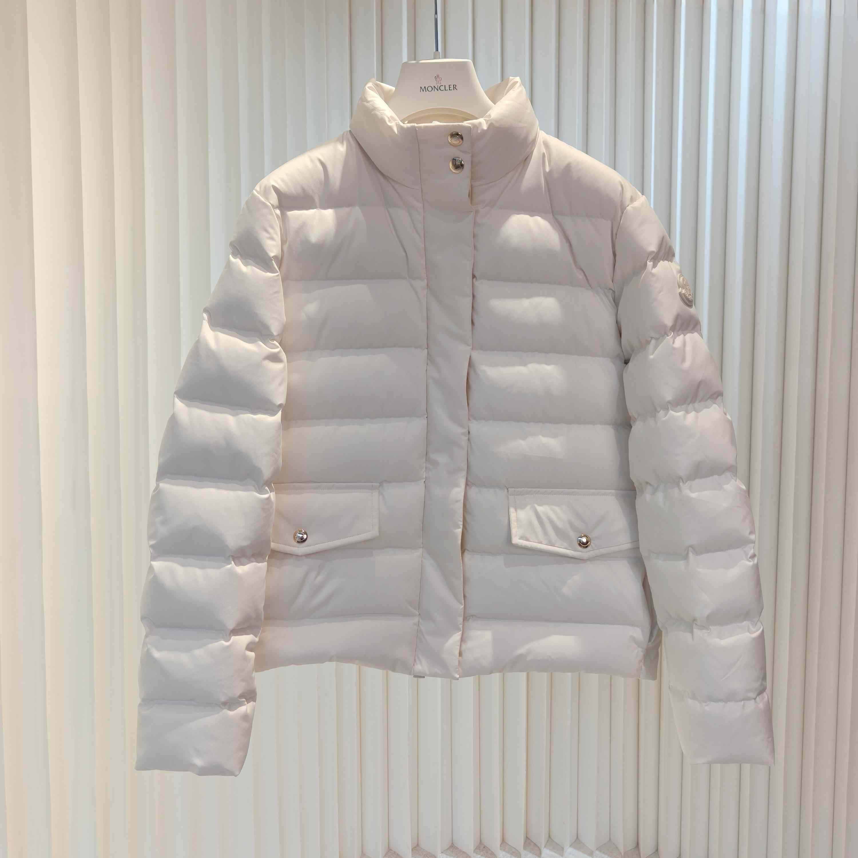 Moncler Bessettes Short Down Jacket - DesignerGu