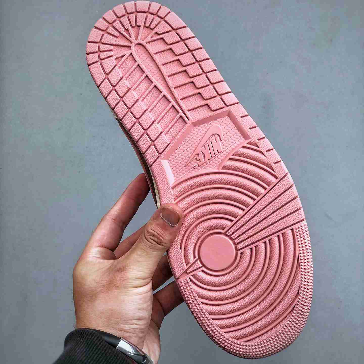 Travis Scott x Air Jordan 1 Low OG “Pink Reverse Swoosh” – Style Code DZ4137-206 - DesignerGu