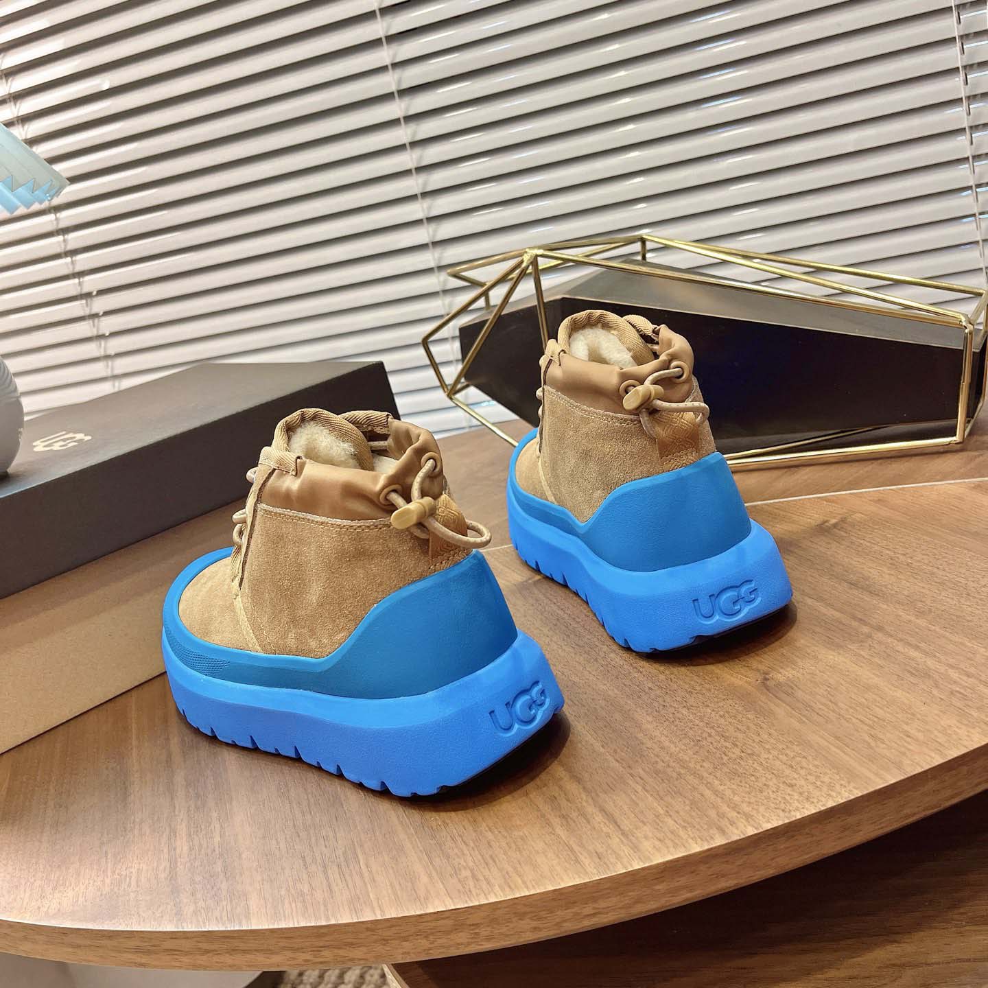 UGG Neumel Weather Hybrid Chukka - DesignerGu