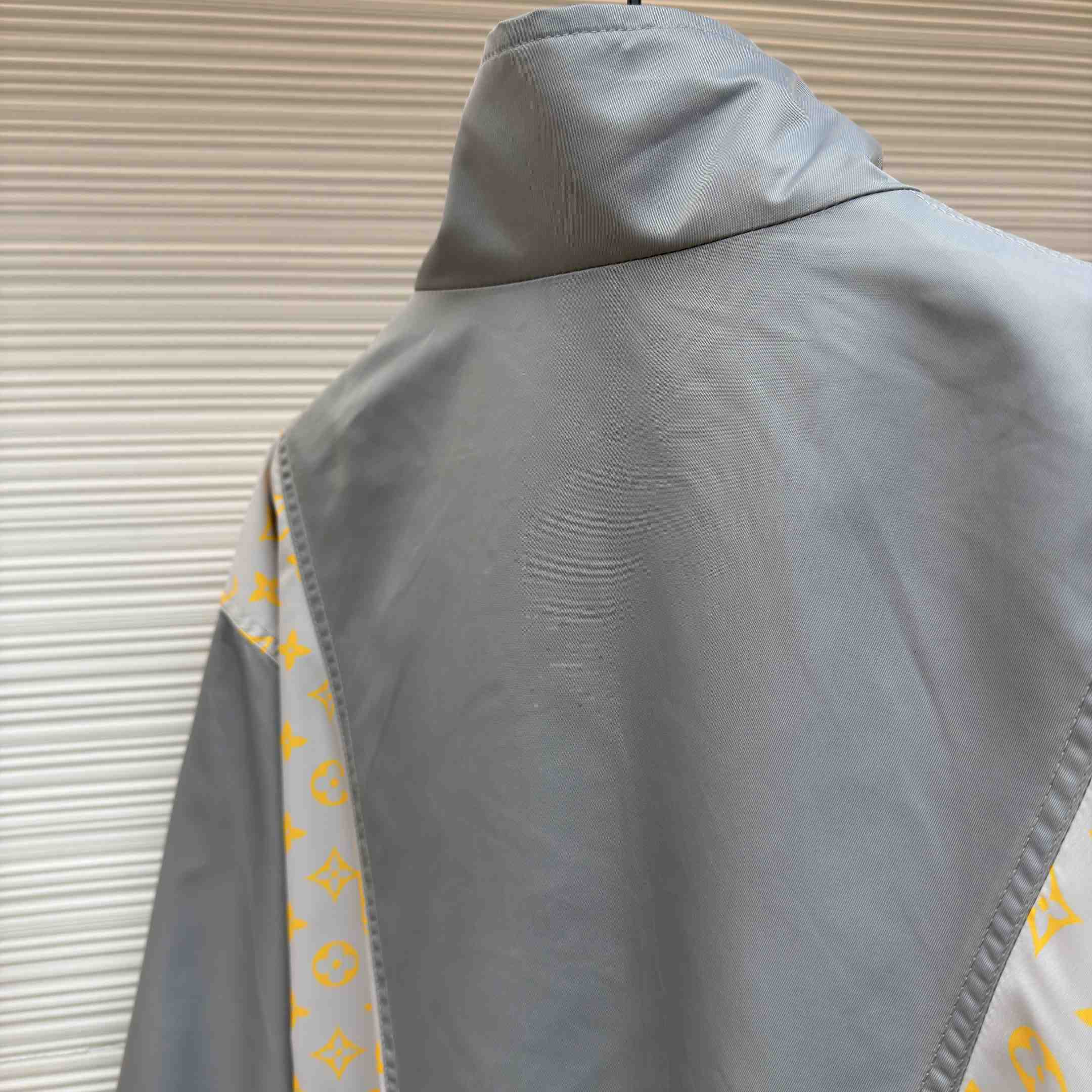 Louis Vuitton Monogram Track Top     1AHV38 - DesignerGu