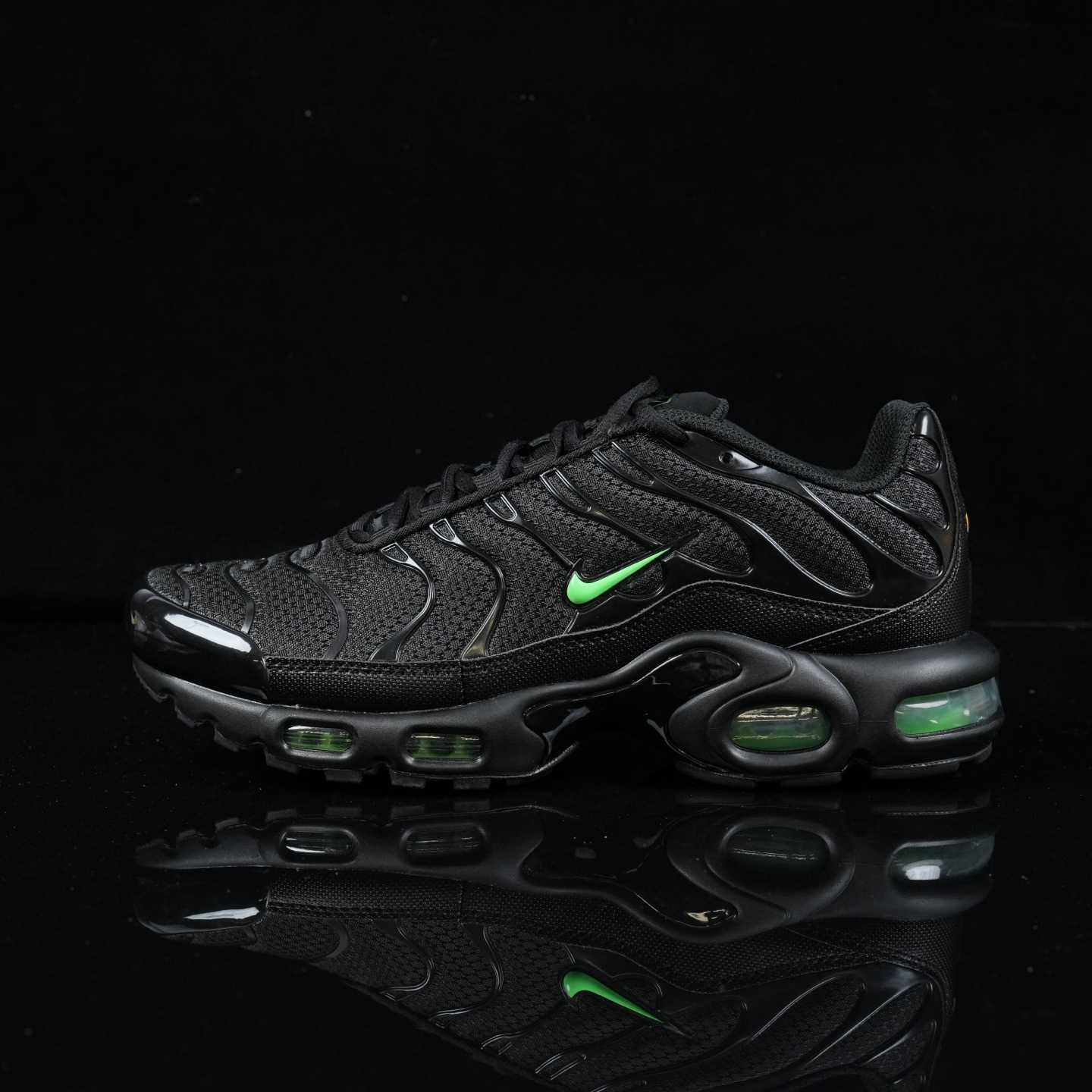 Nike Air Max Plus “Black Green Strike” Running Shoes DM0032-024 - DesignerGu