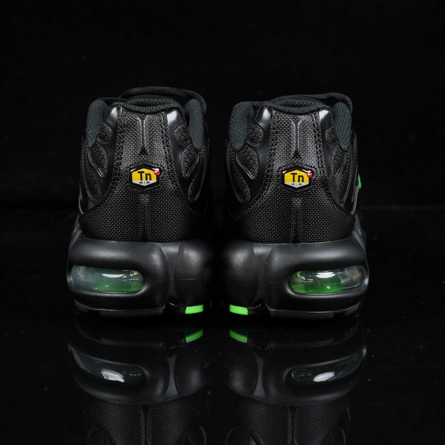 Nike Air Max Plus “Black Green Strike” Running Shoes DM0032-024 - DesignerGu