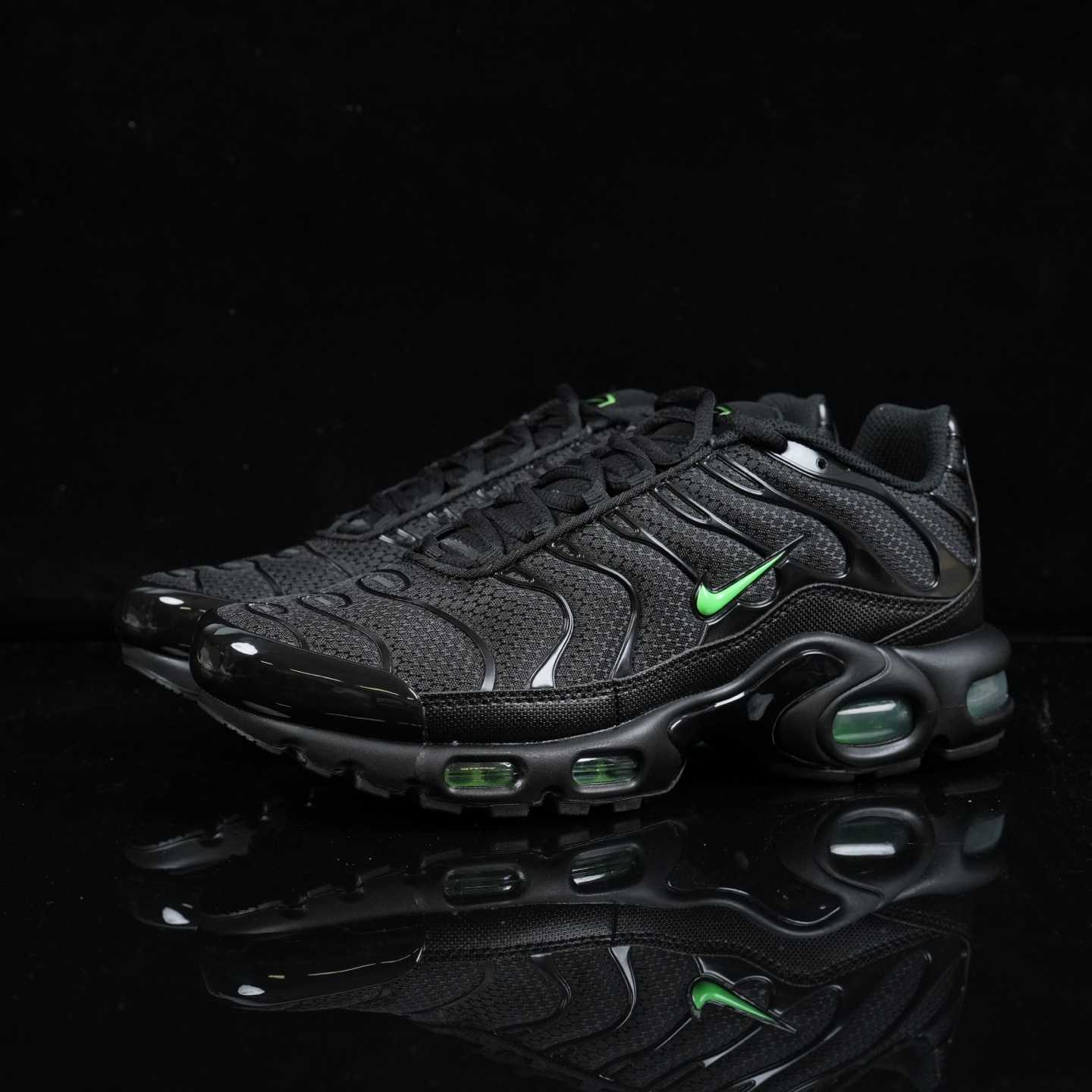 Nike Air Max Plus “Black Green Strike” Running Shoes DM0032-024 - DesignerGu