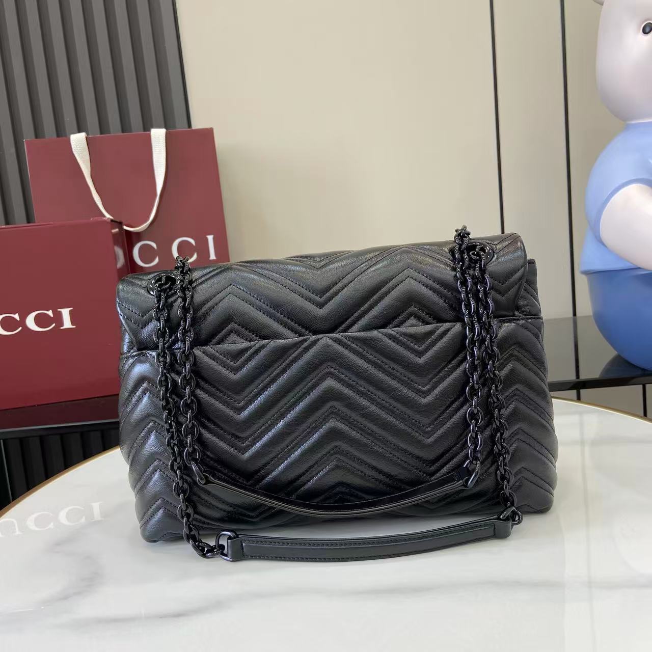 Gucci GG Marmont Medium Shoulder Bag - DesignerGu