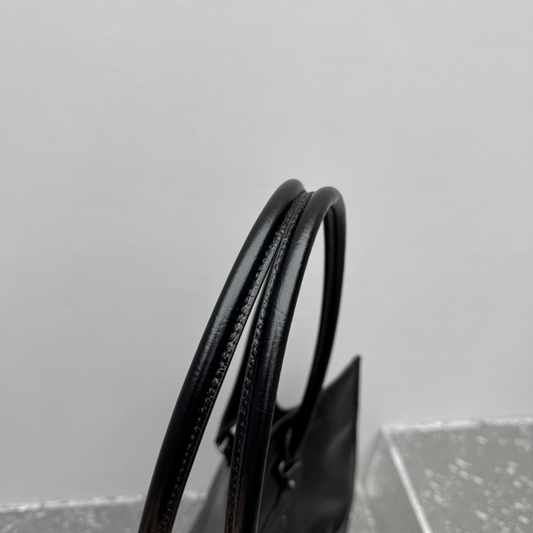 Balenciaga Le City Tote Bag Medium In Black - DesignerGu