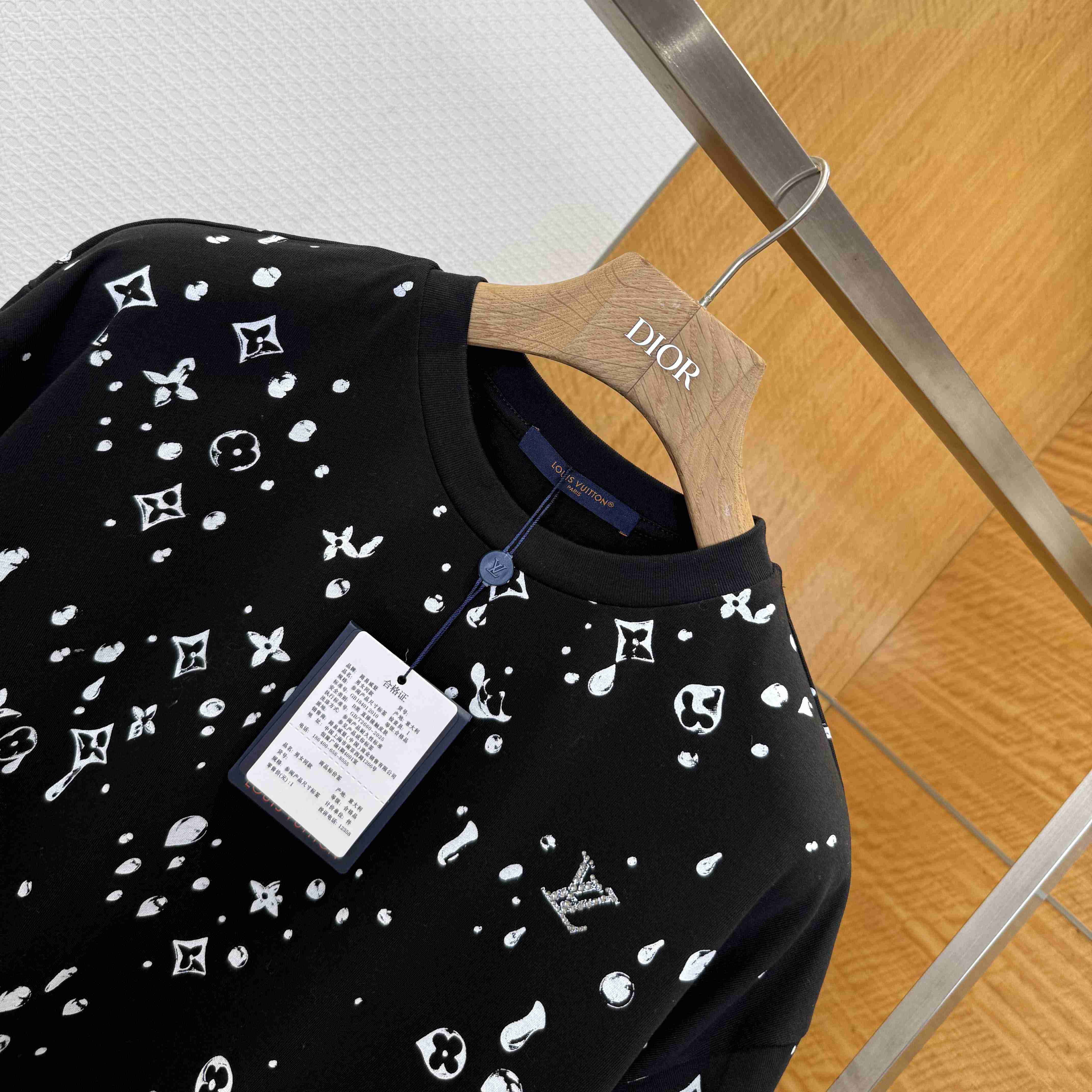 Louis Vuitton Monogram Short-Sleeved T-Shirt   1AJCBF - DesignerGu