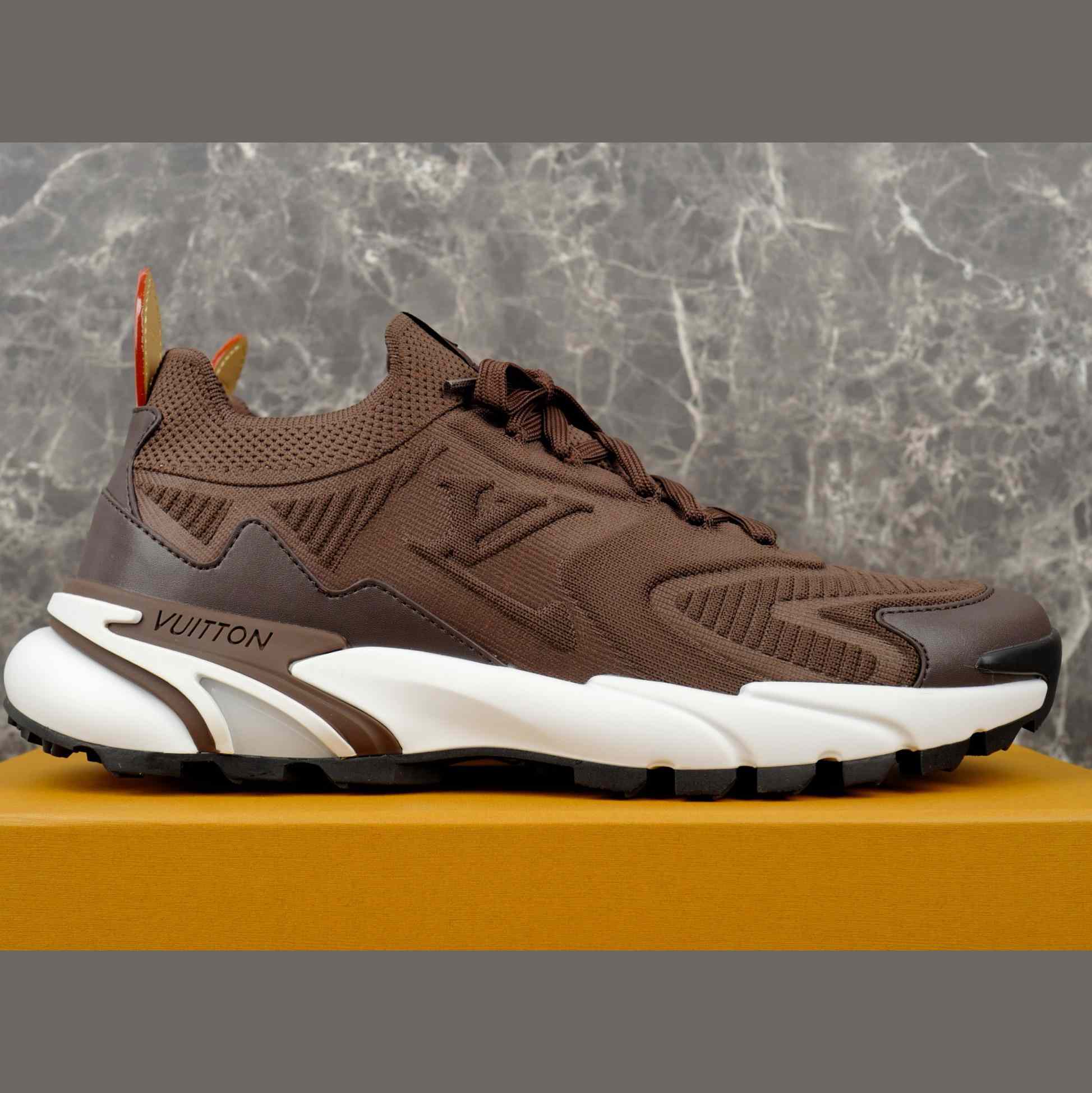 Louis Vuitton LV Runner Tatic Sneaker   1AIWVN - DesignerGu