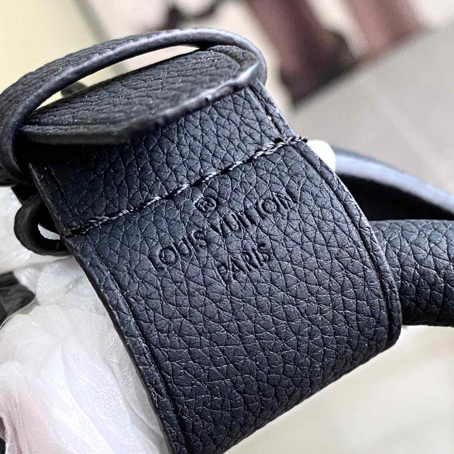 Louis Vuitton Weekender Bag   M26075 - DesignerGu