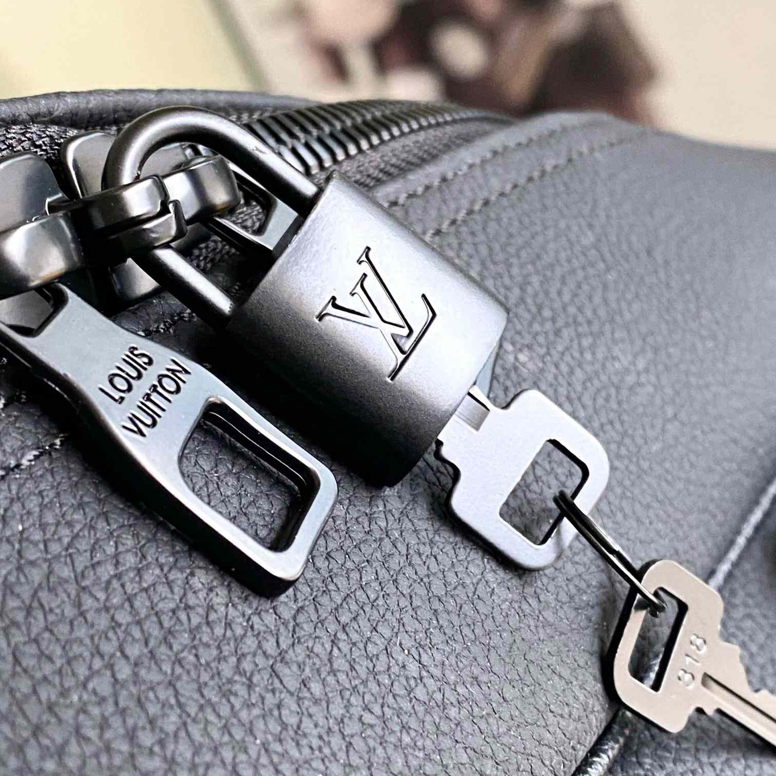 Louis Vuitton Weekender Bag   M26075 - DesignerGu