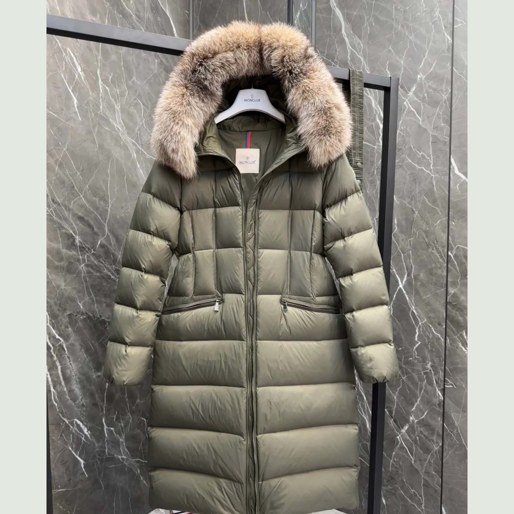 Moncler Boedic Down Jacket With A Detachable Shearling Trim - DesignerGu