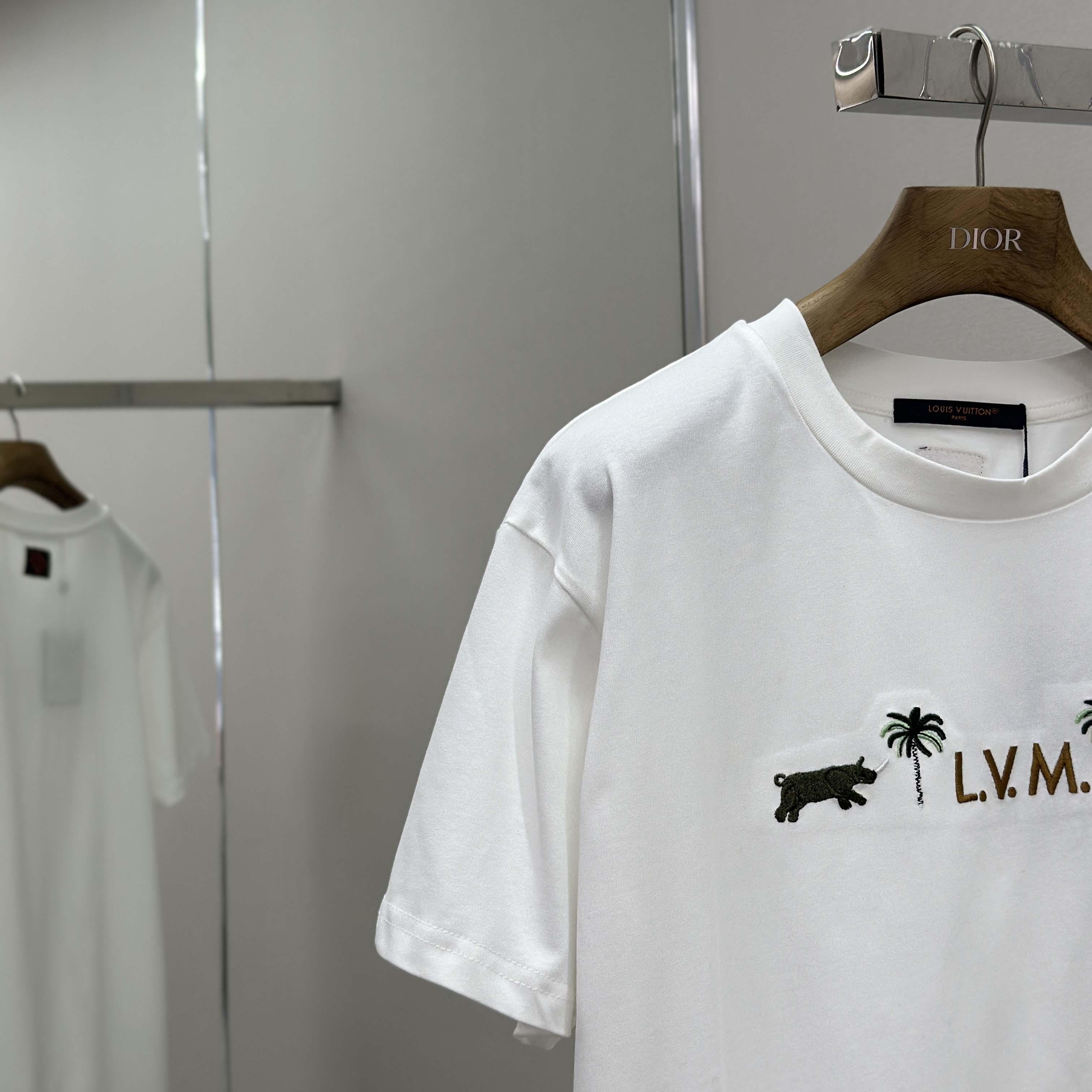 Louis Vuitton LV x The Darjeeling Limited Embroidered Short-Sleeved crewneck   1AJVQK - DesignerGu