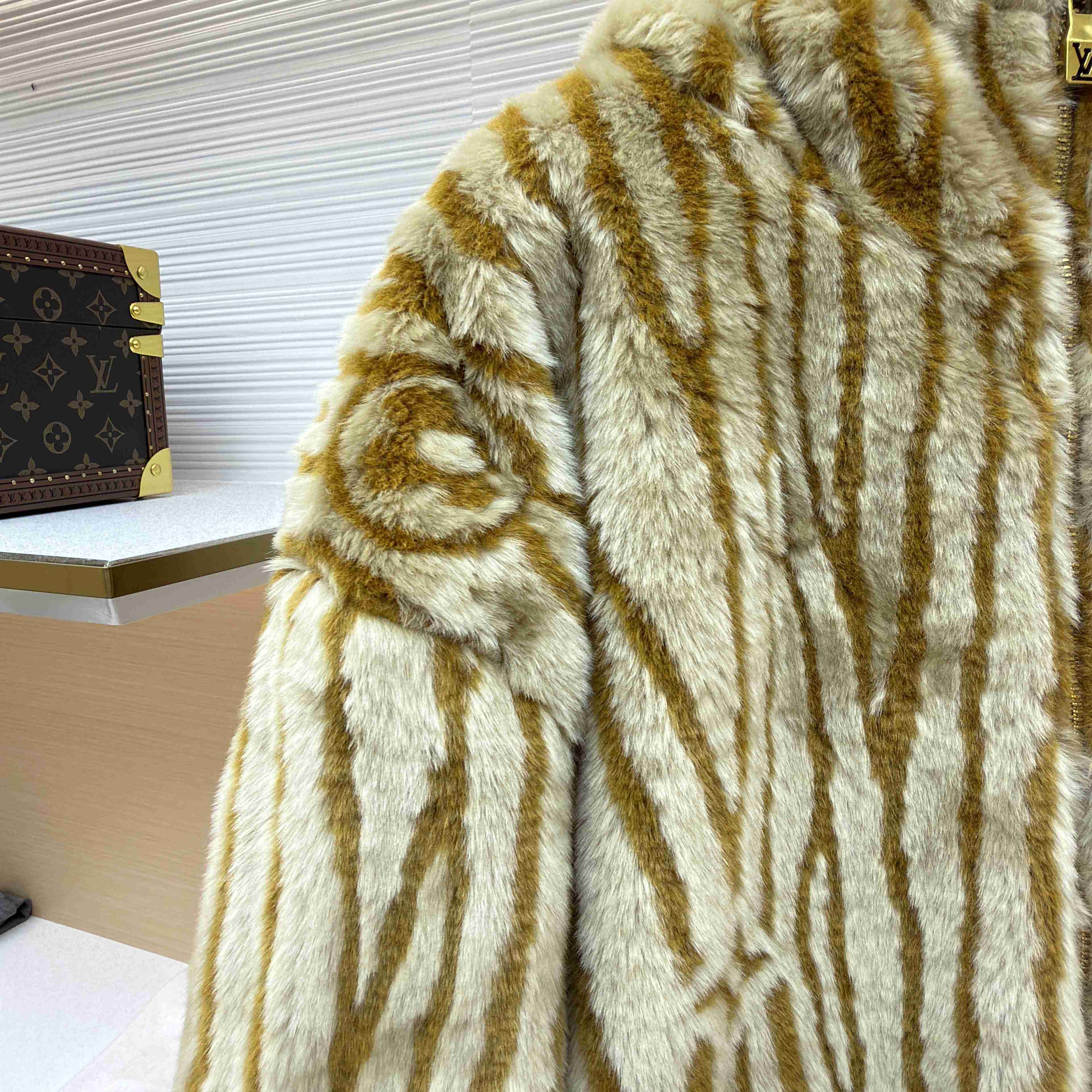 Louis Vuitton Epi Fleece Hooded Blouson - DesignerGu