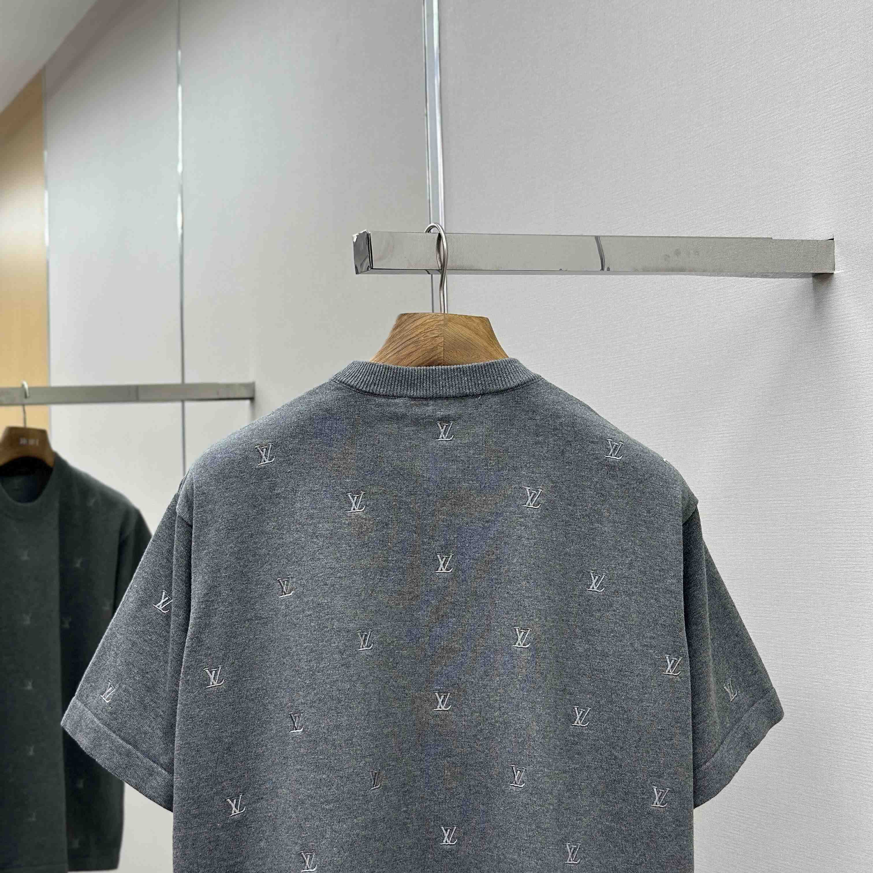 Louis Vuitton LV Blason Embroidered Short-Sleeved Crewneck - DesignerGu