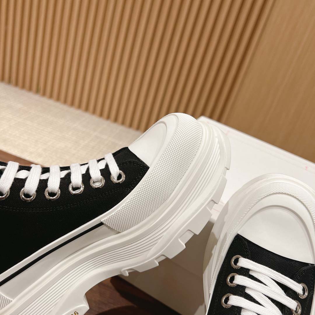 Alexander McQueen Tread Slick Sneakers - DesignerGu