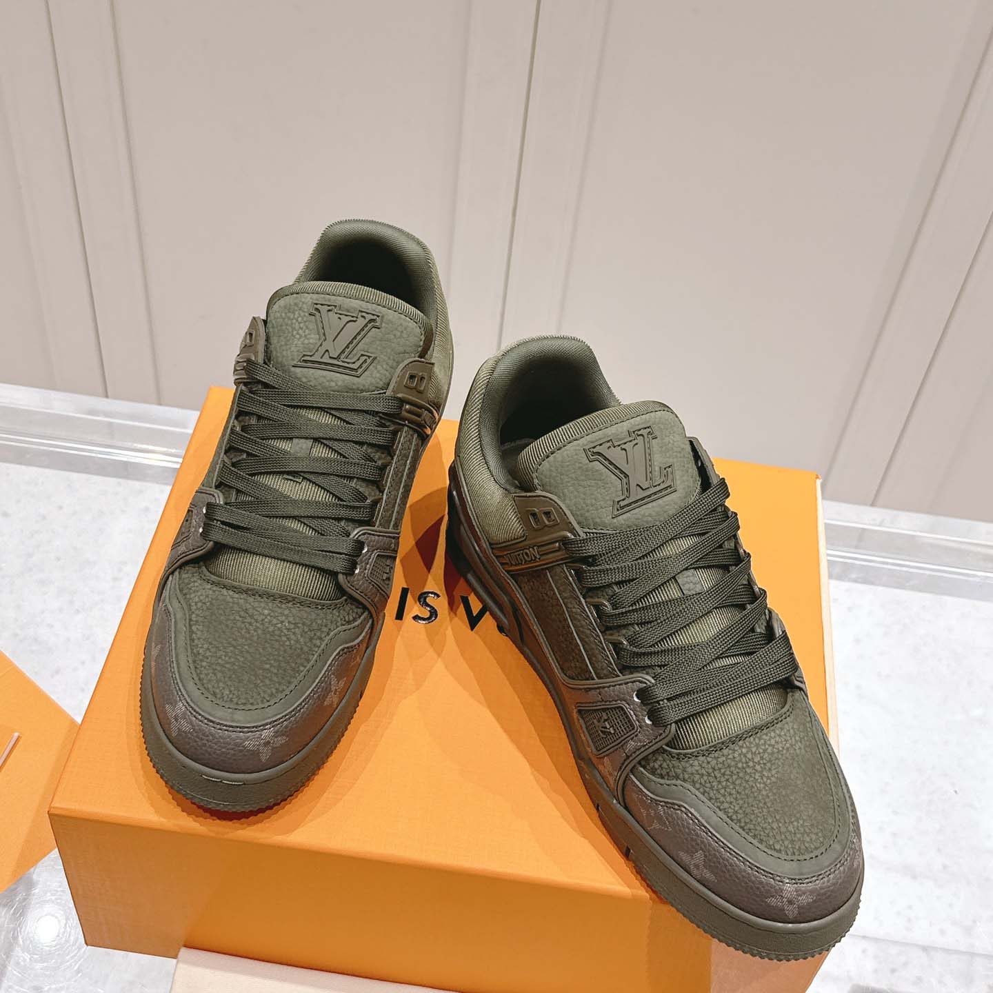 Louis Vuitton LV Trainer Sneaker  1AHA05 - DesignerGu