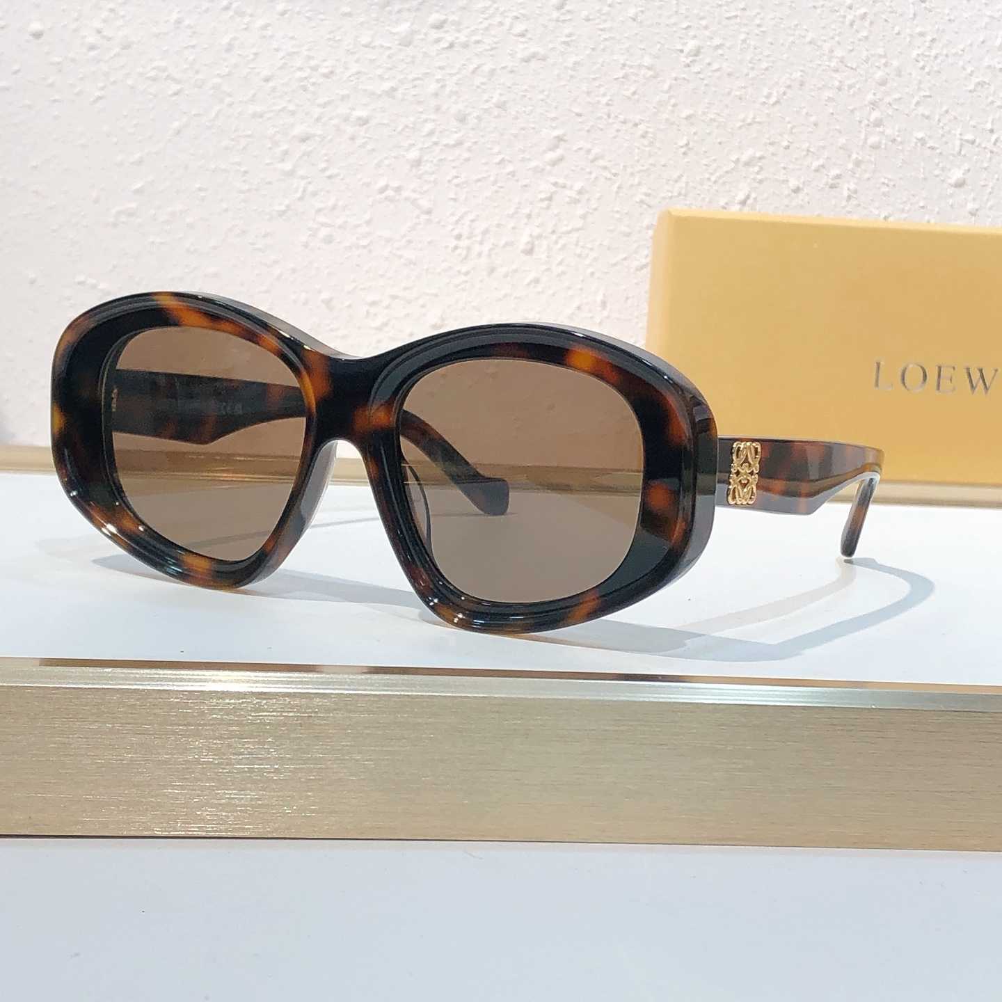Loewe LW40181I Sunglasses  - DesignerGu