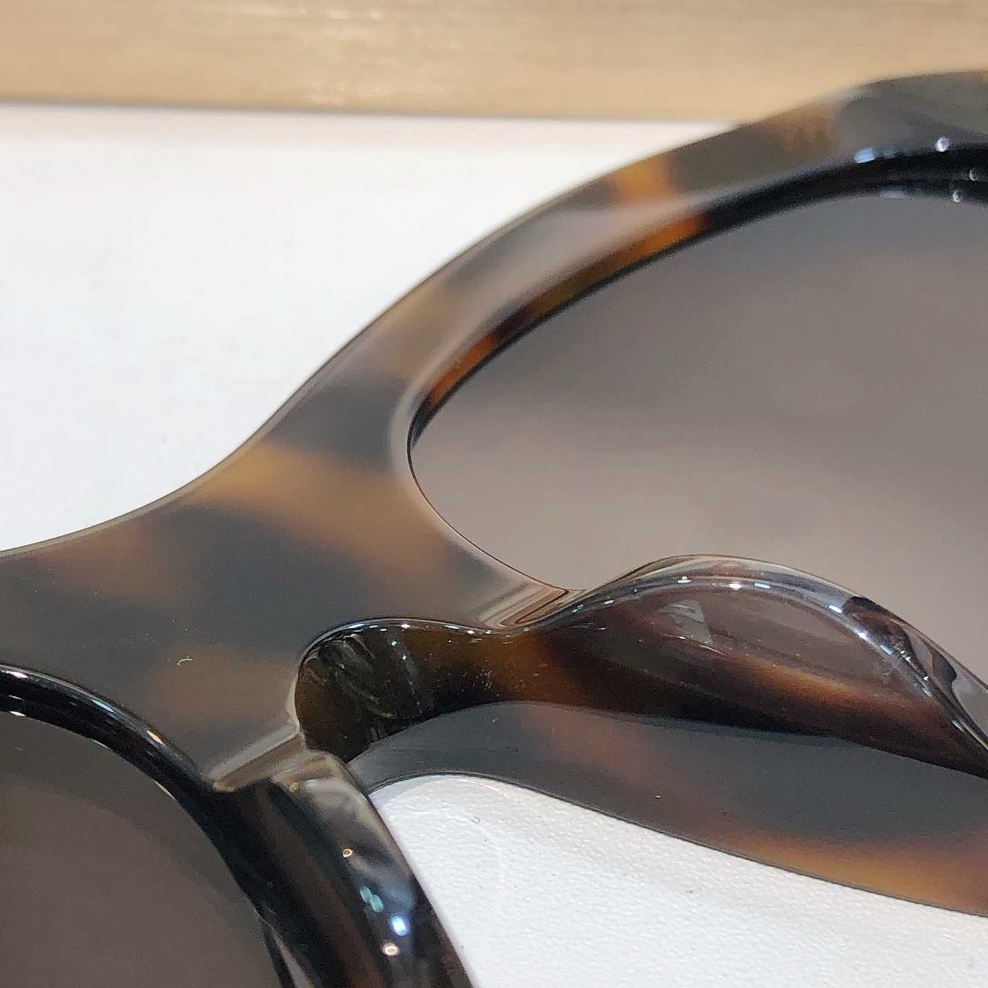 Loewe LW40181I Sunglasses  - DesignerGu