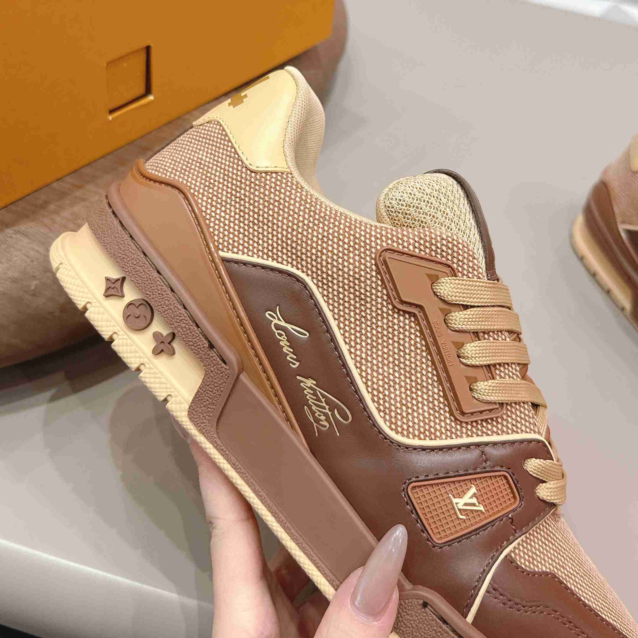 Louis Vuitton Trainer Sneaker 1AJ479 - DesignerGu