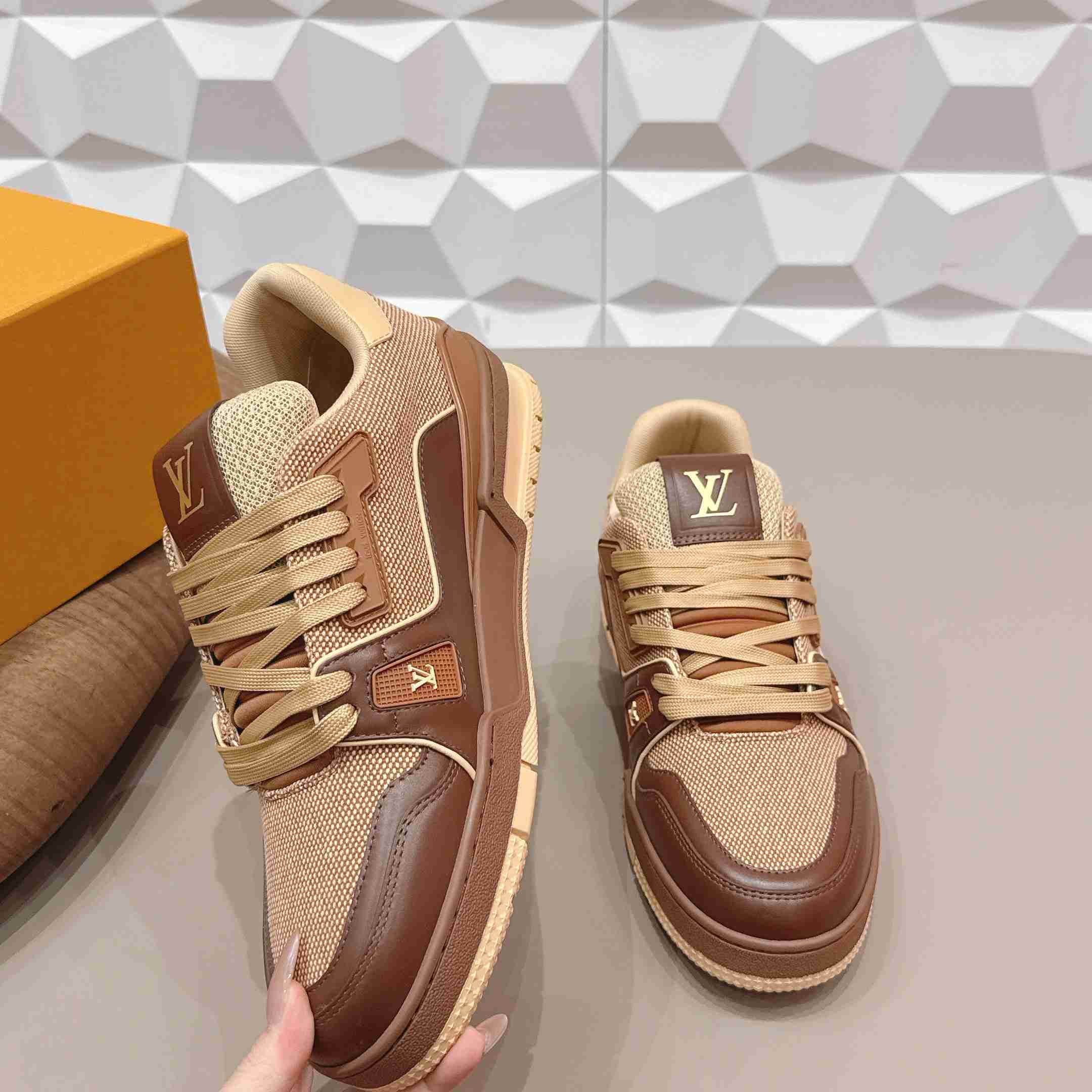 Louis Vuitton Trainer Sneaker 1AJ479 - DesignerGu