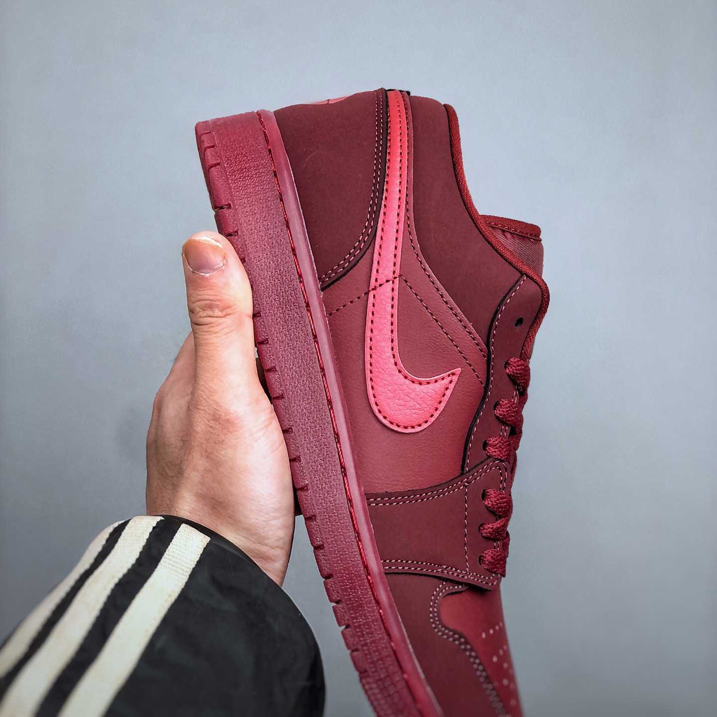 Air Jordan 1 Low  In Team Red/Sierra Red IB7012-600  - DesignerGu