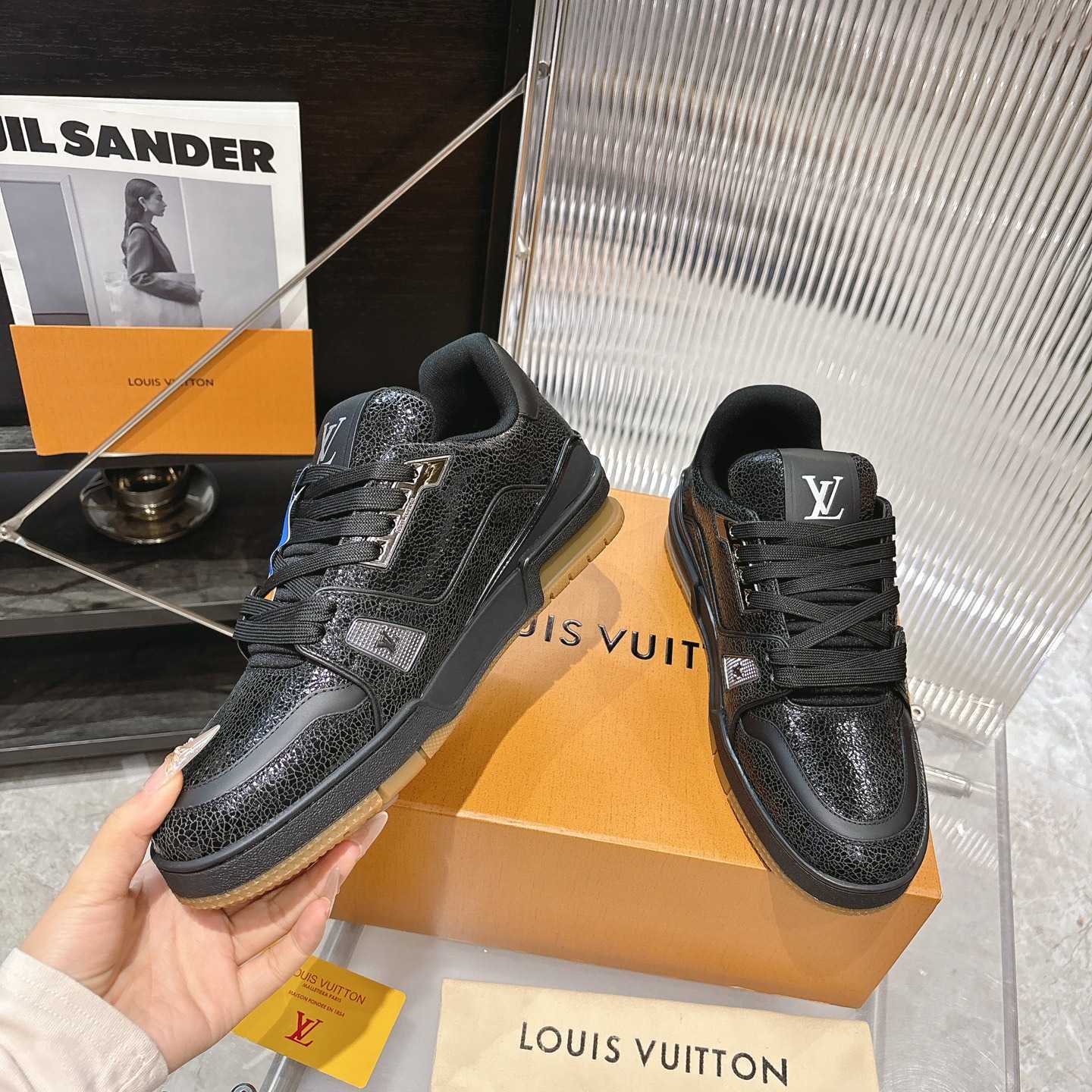 Louis Vuitton LV Trainer Sneaker    1AJ941 - DesignerGu