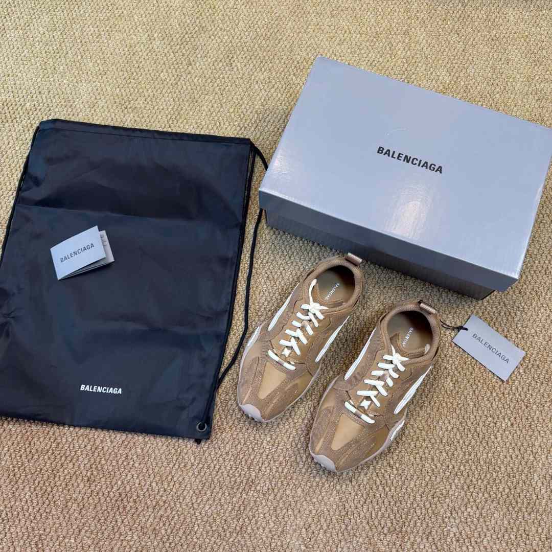 Balenciaga MONDAY ULTRA SNEAKER IN BEIGE/WHITE - DesignerGu