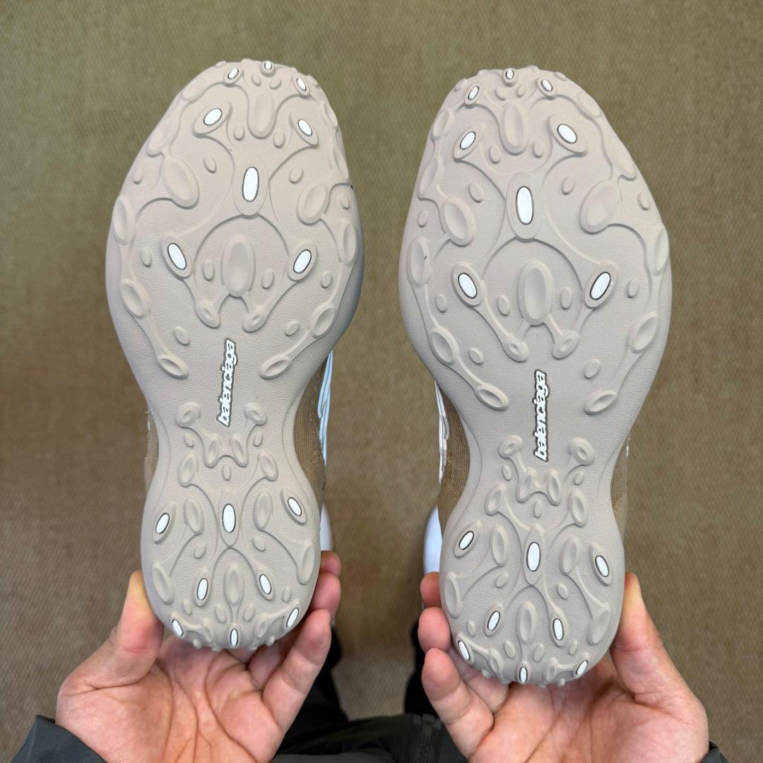 Balenciaga MONDAY ULTRA SNEAKER IN BEIGE/WHITE - DesignerGu