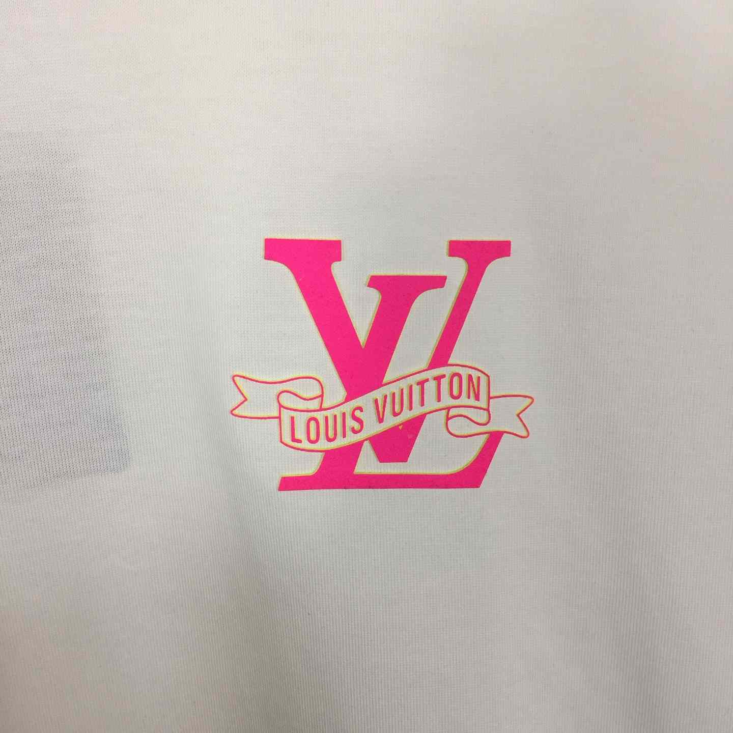 Louis Vuitton Cotton T-shirt Featuring Pink LV Logo Graphic On The Chest - DesignerGu
