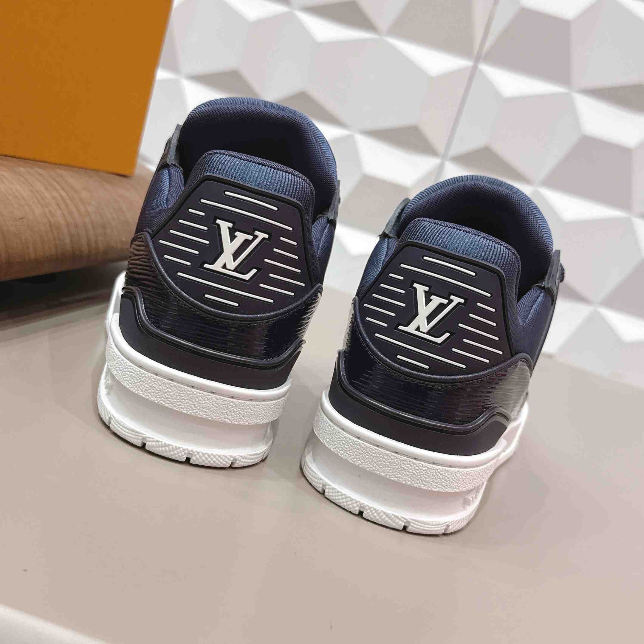 Louis Vuitton Trainer Sneaker 1AJ067 - DesignerGu