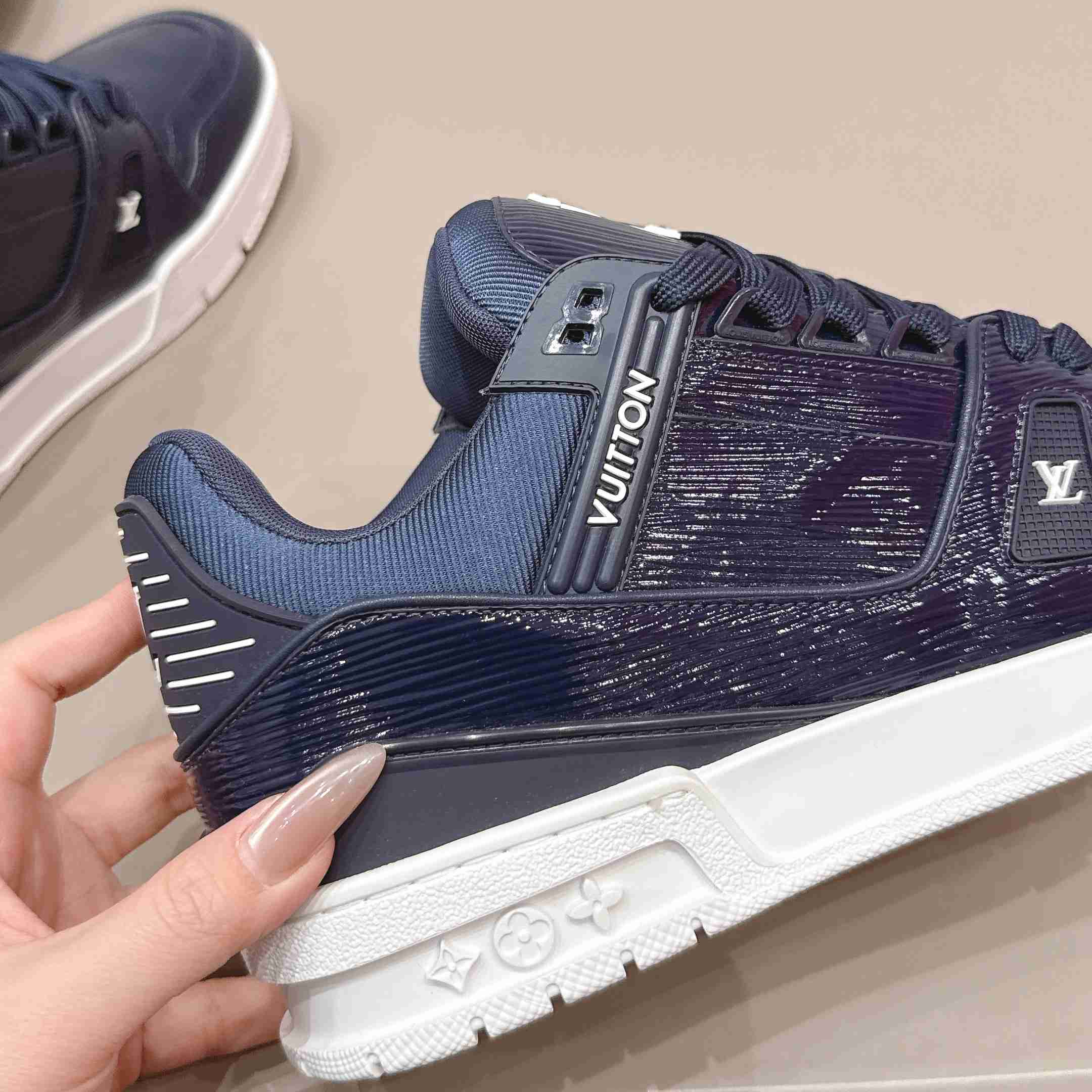 Louis Vuitton Trainer Sneaker 1AJ067 - DesignerGu