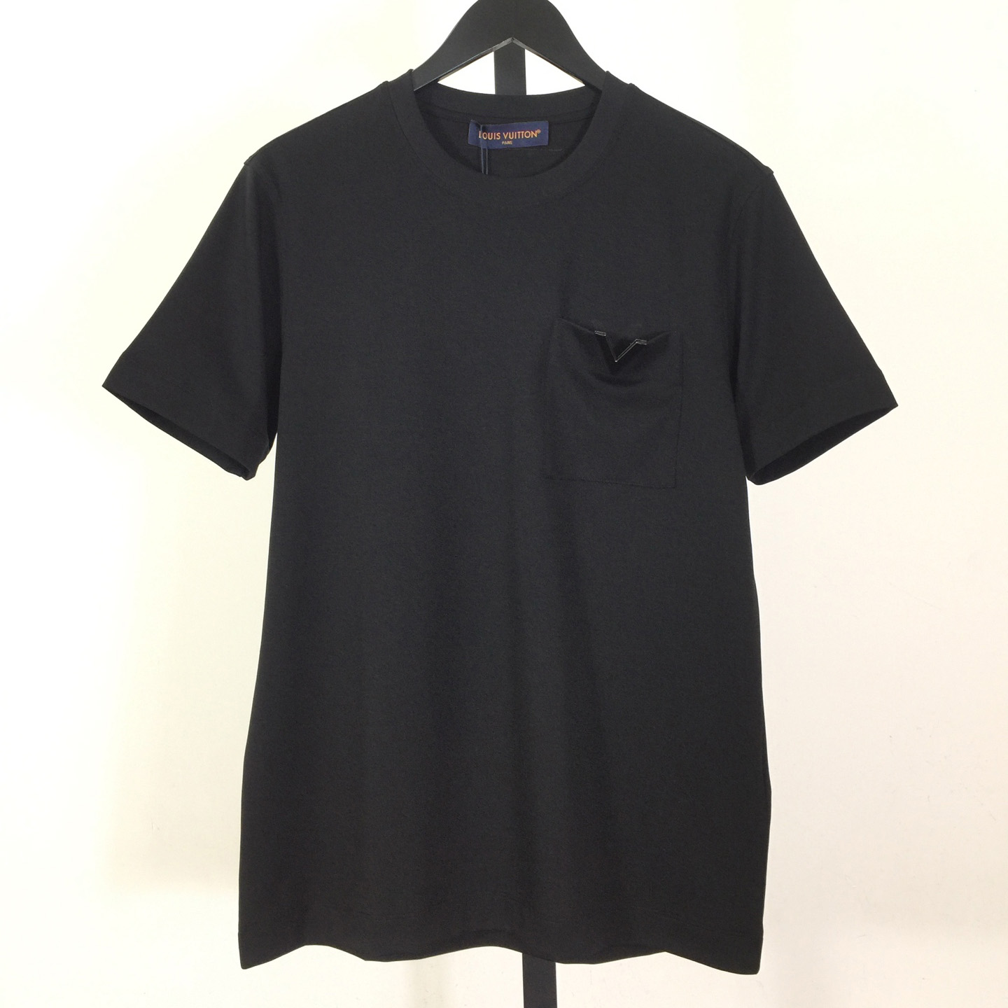 Louis Vuitton V Pocket Logo T-shirt - DesignerGu