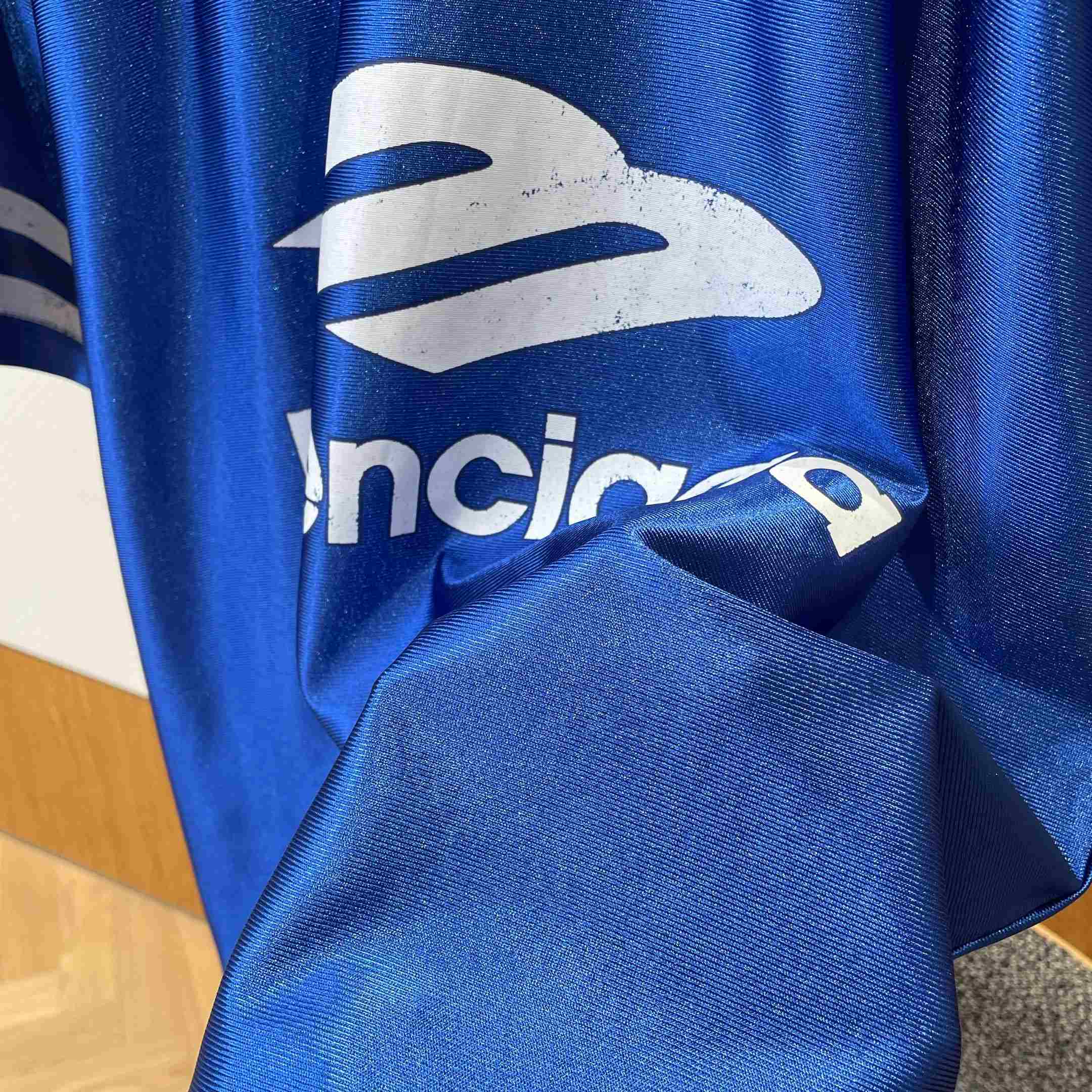 Balenciaga 3b Football V-neck T-shirt Oversized in Royal Blue - DesignerGu