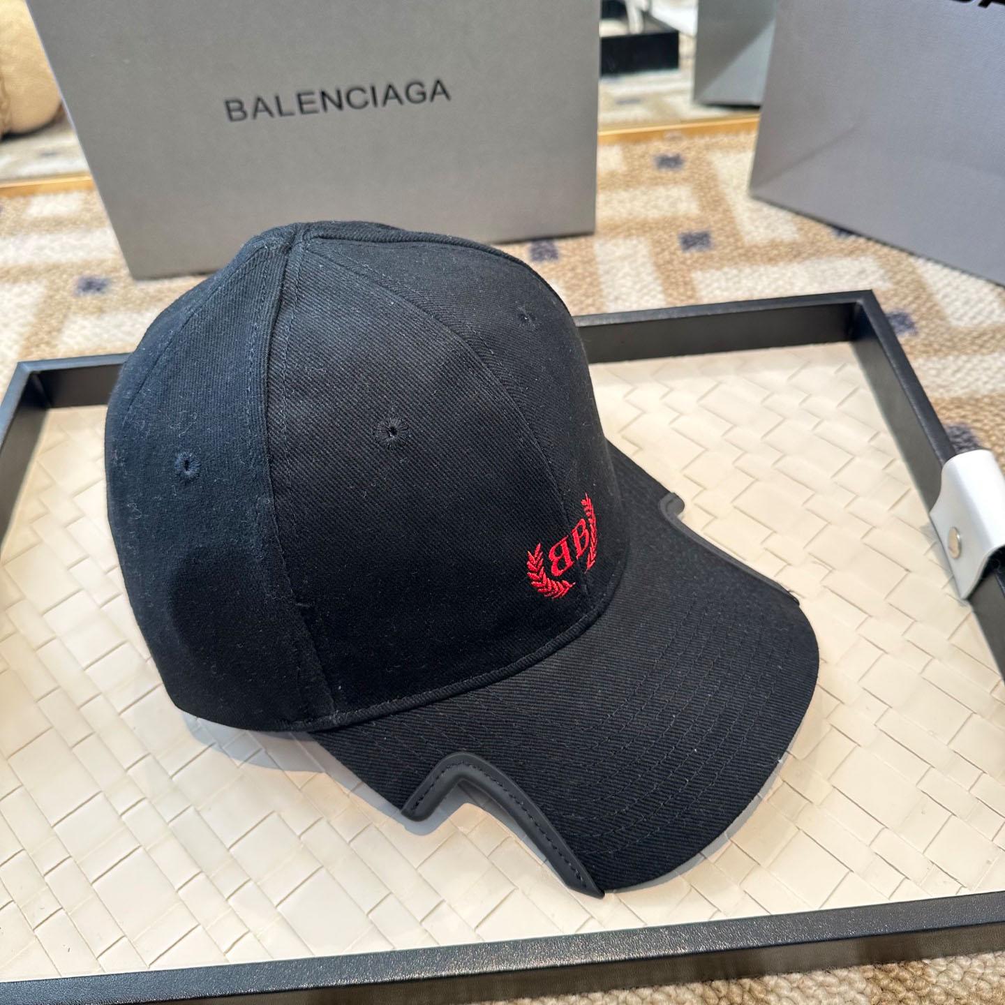 Balenciaga Laurel Classic Cap in Faded Black/red - DesignerGu