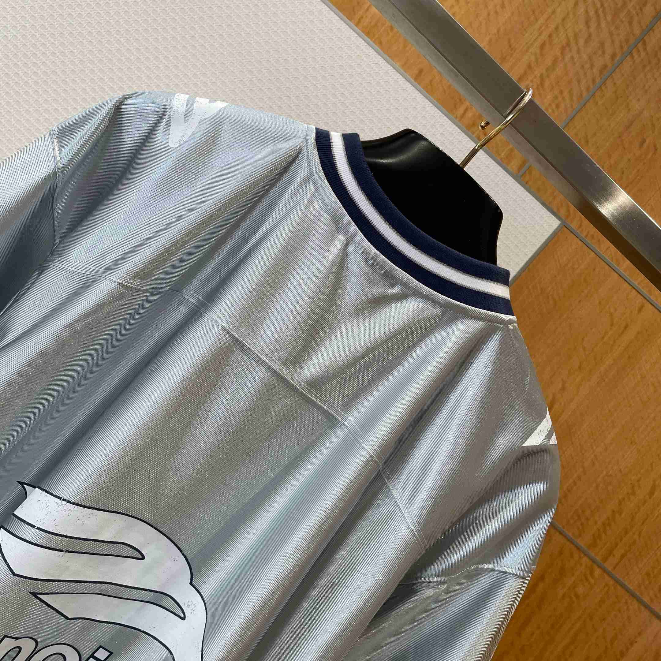 Balenciaga 3b Football V-neck T-shirt Oversized in Grey - DesignerGu