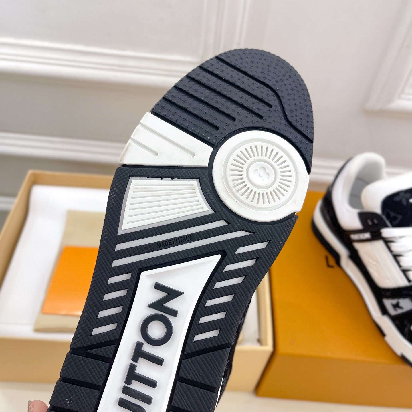 Louis Vuitton  LV Trainer Sneaker 1A9JGL - DesignerGu